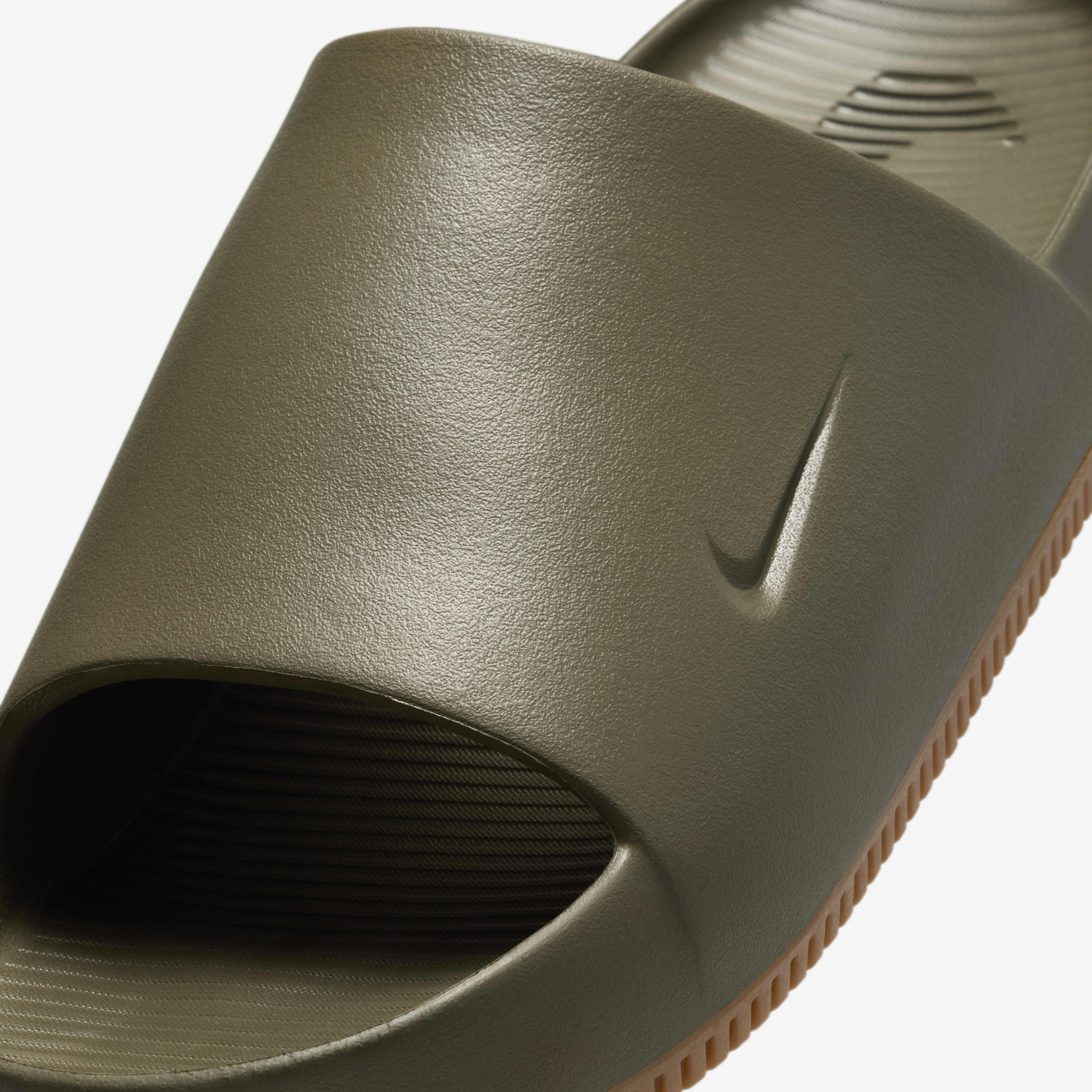 Olive green nike slides discount