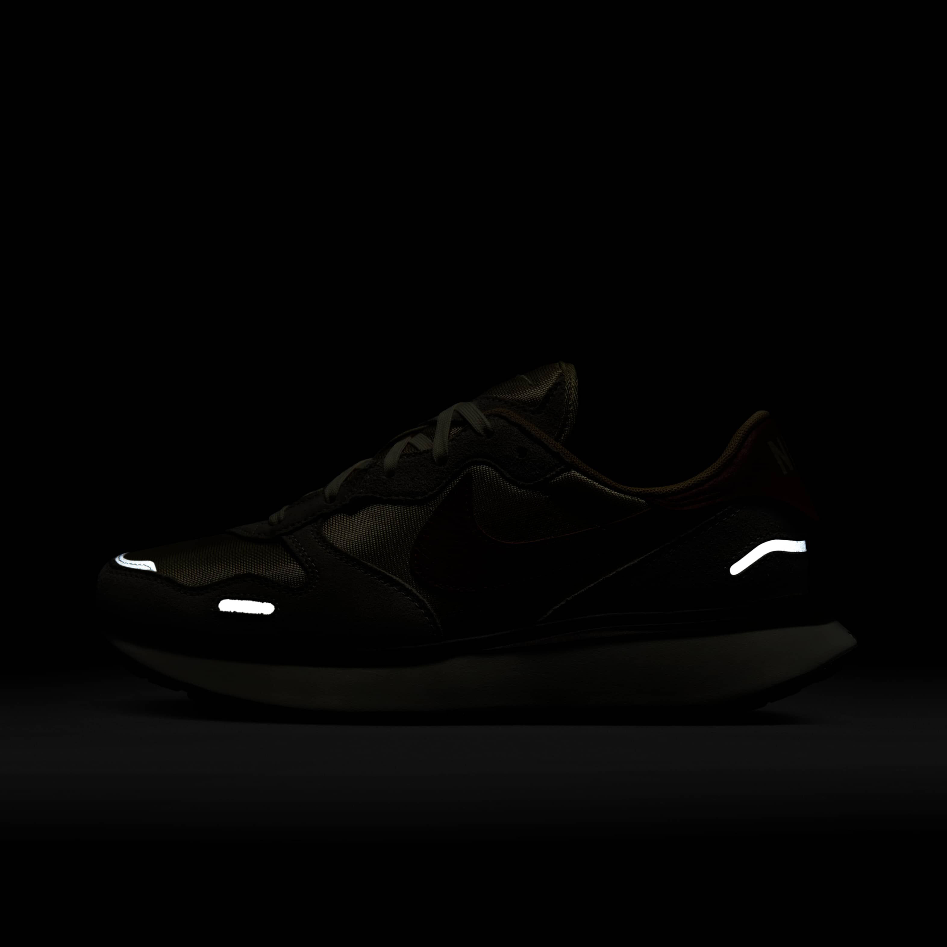 نايكي فينيكس وافل image number 10