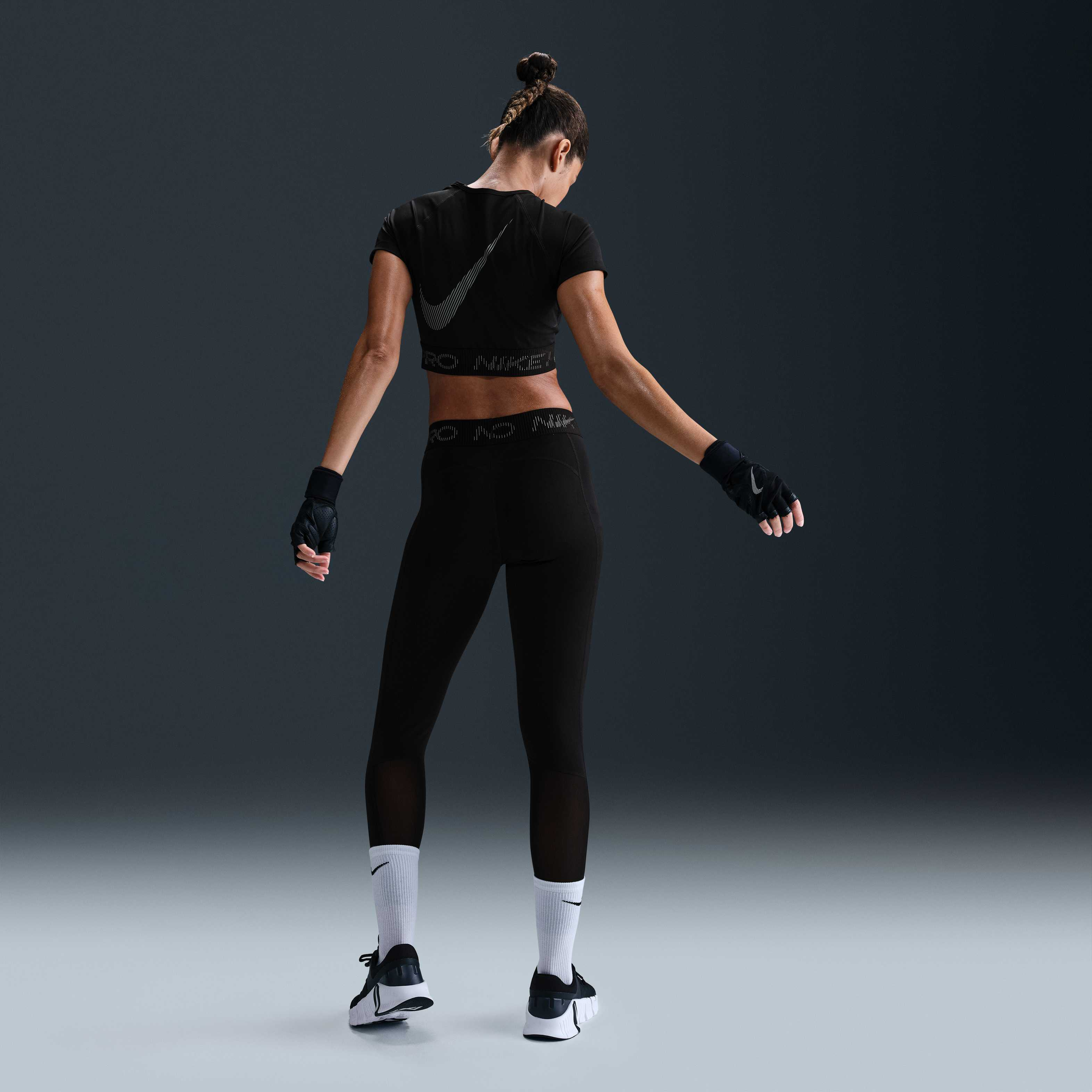Nike Pro image number 3