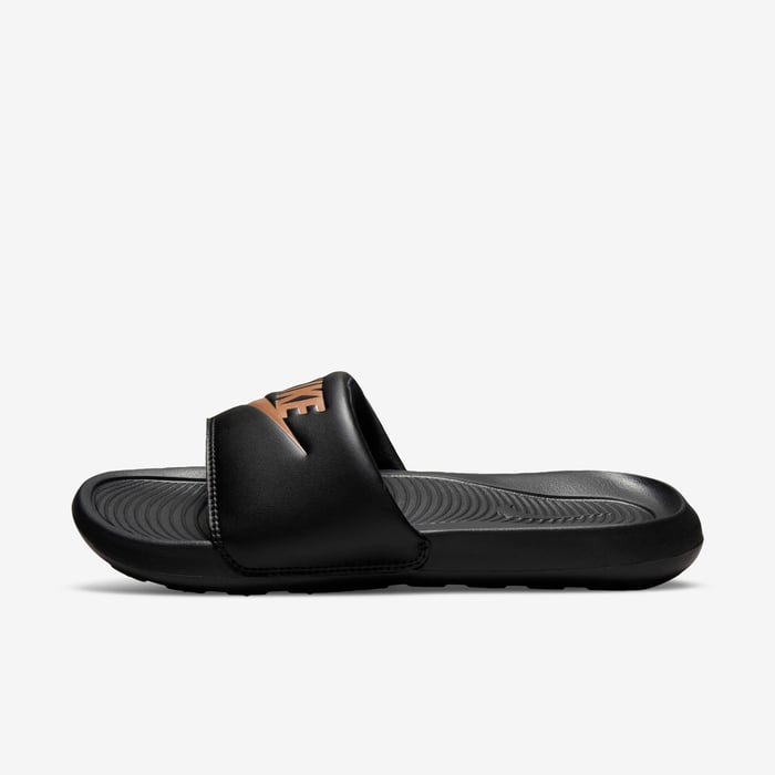 Nike Victori One image number 1 Nike Victori One image number 1