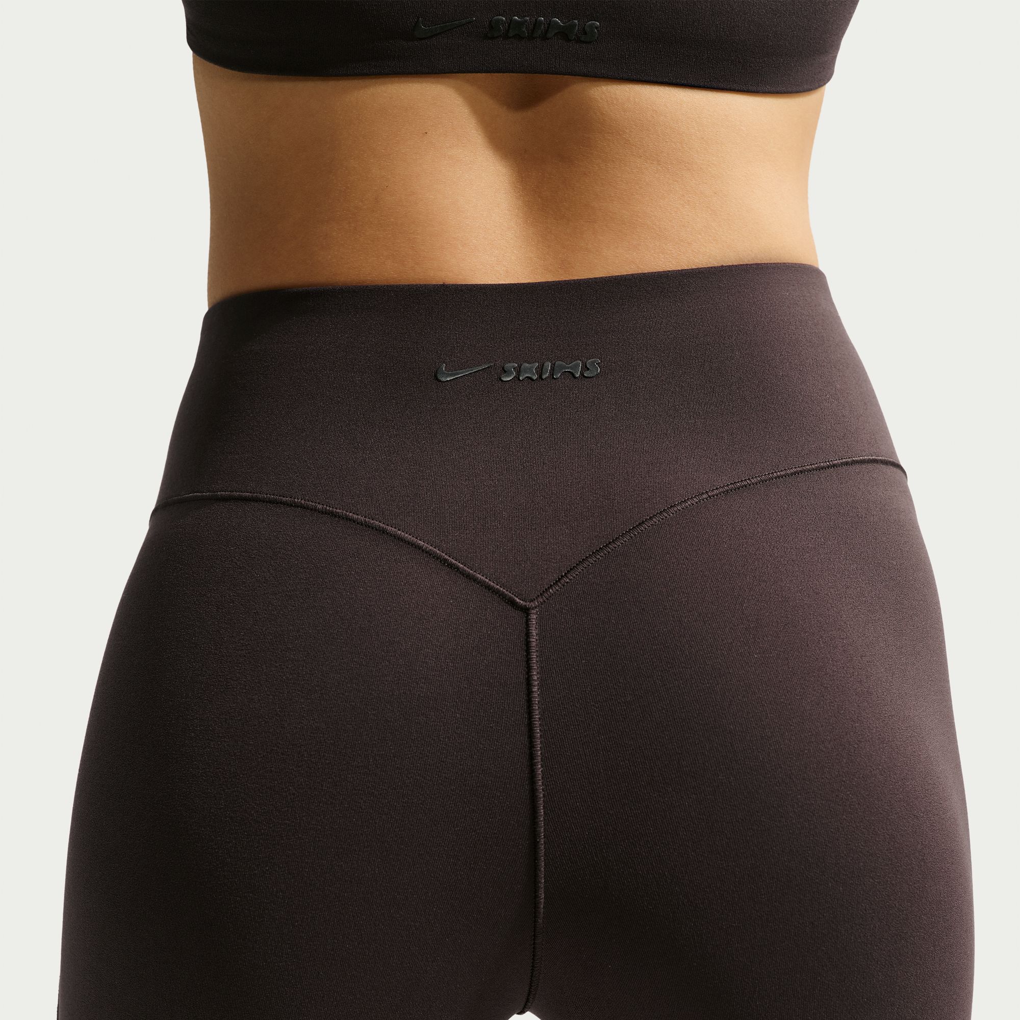 NikeSKIMS Studio Stretch image number 4