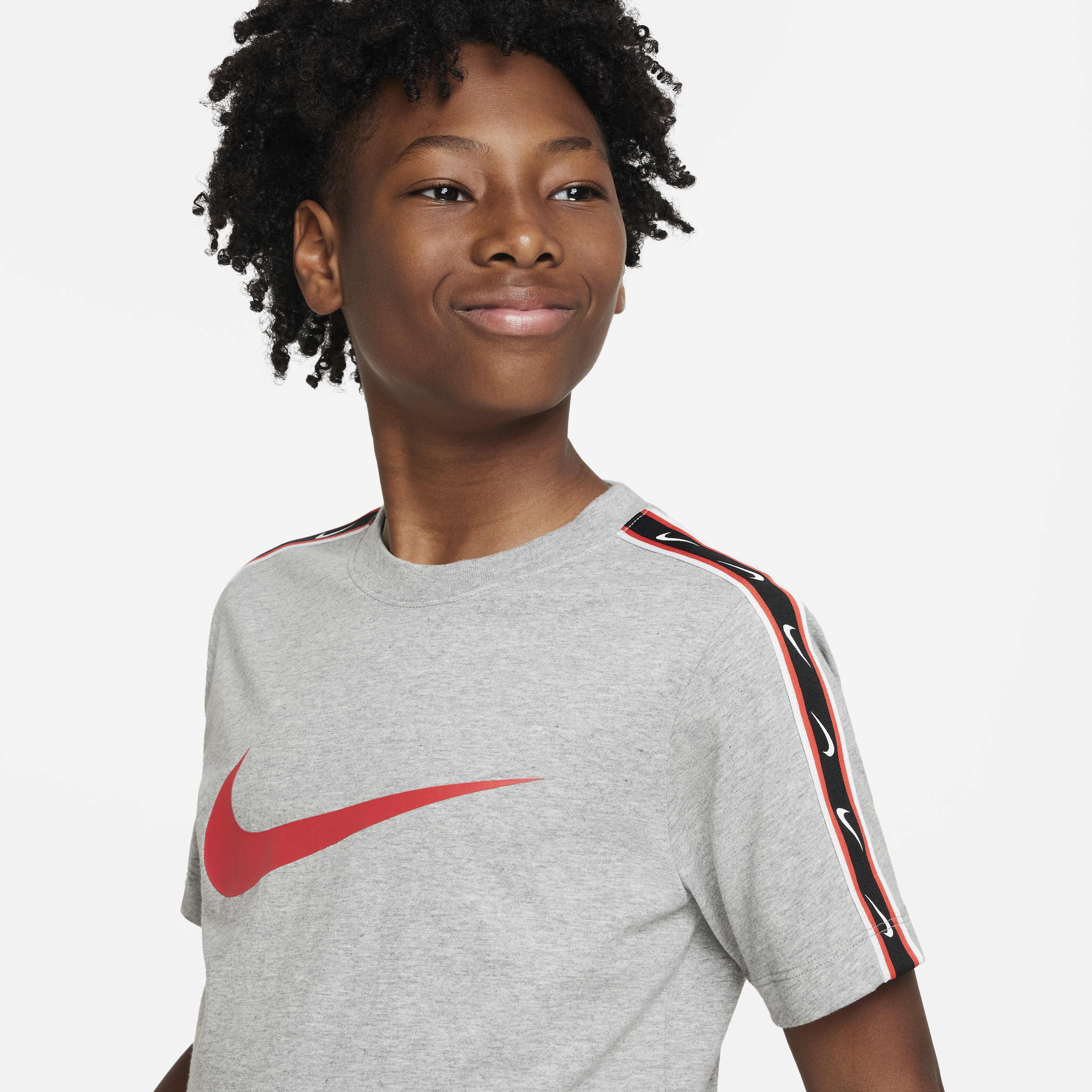 Nike Sportswear Repeat image number 2