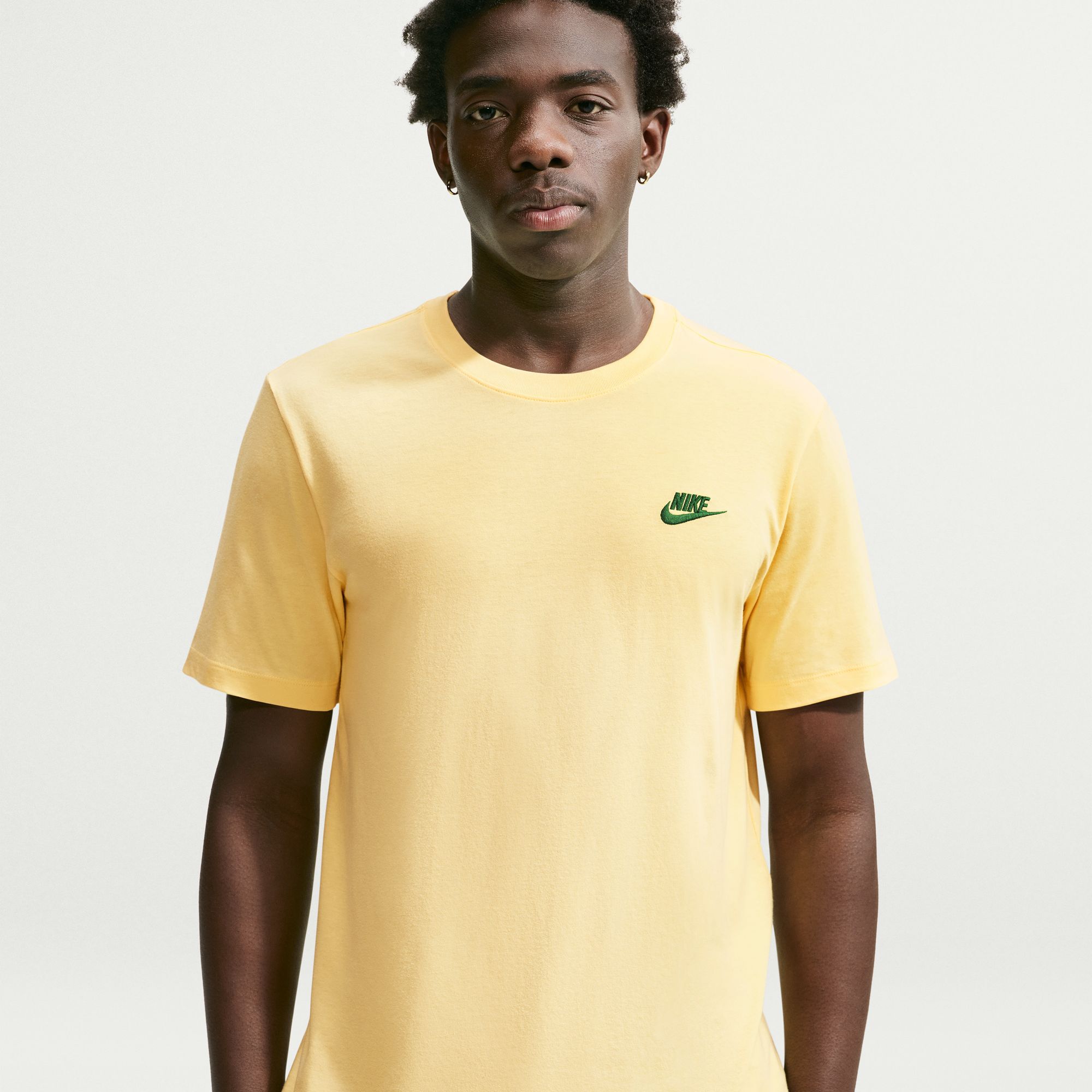 Men's Sportswear Club T-Shirt image number 2
