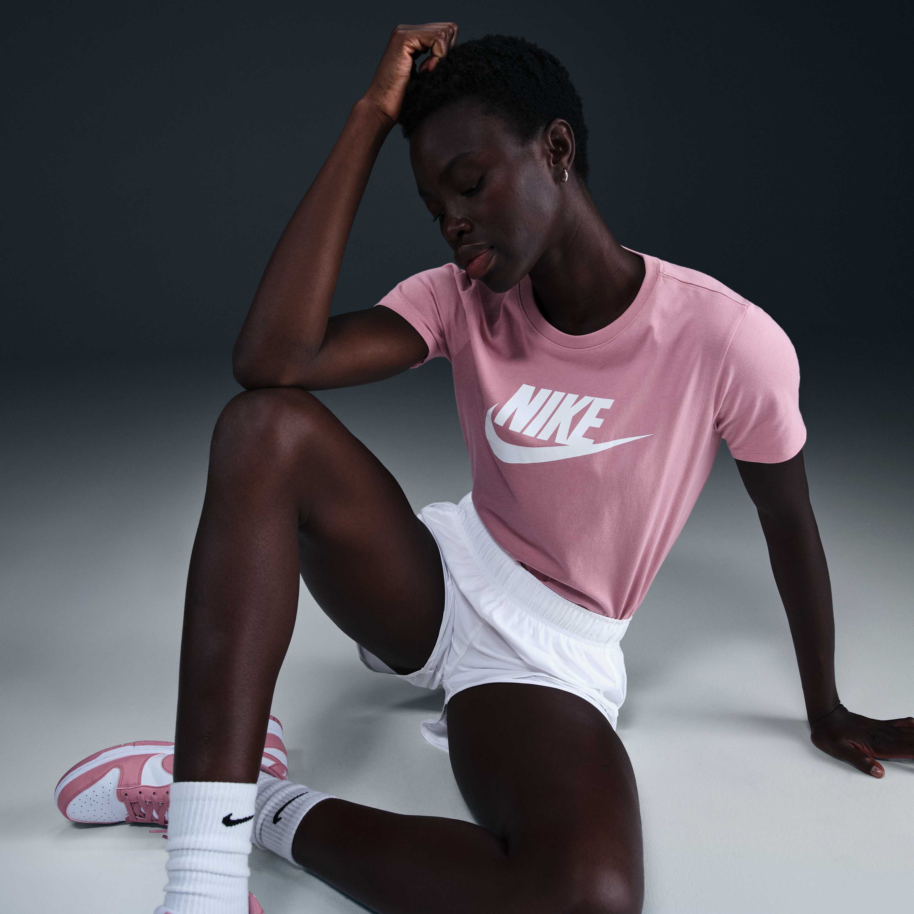 Nike Sportswear Essentials image number 2