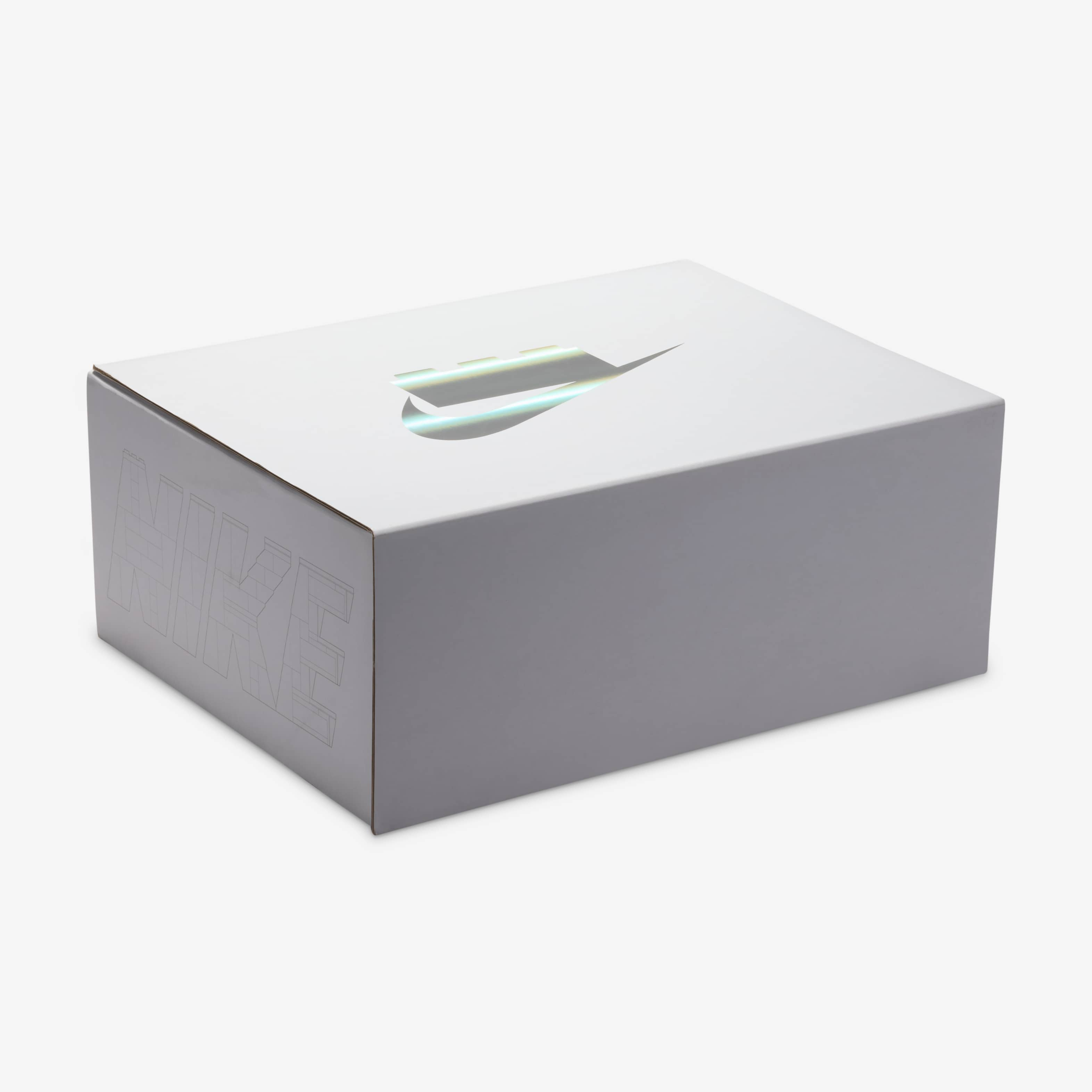 Nike Dunk Low x LEGO&reg; Collection image number 11