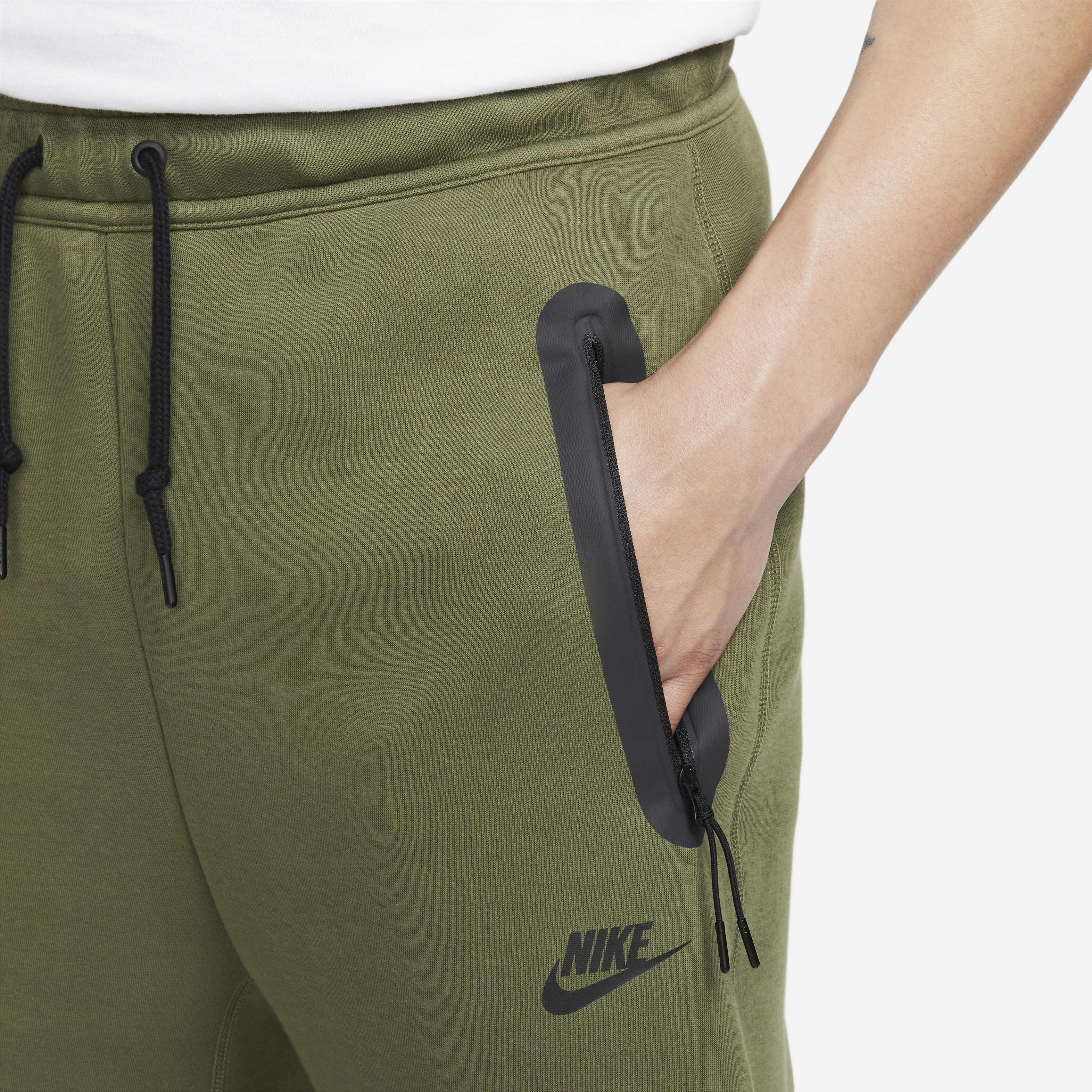 Nike Sportswear Tech Fleece image number 2