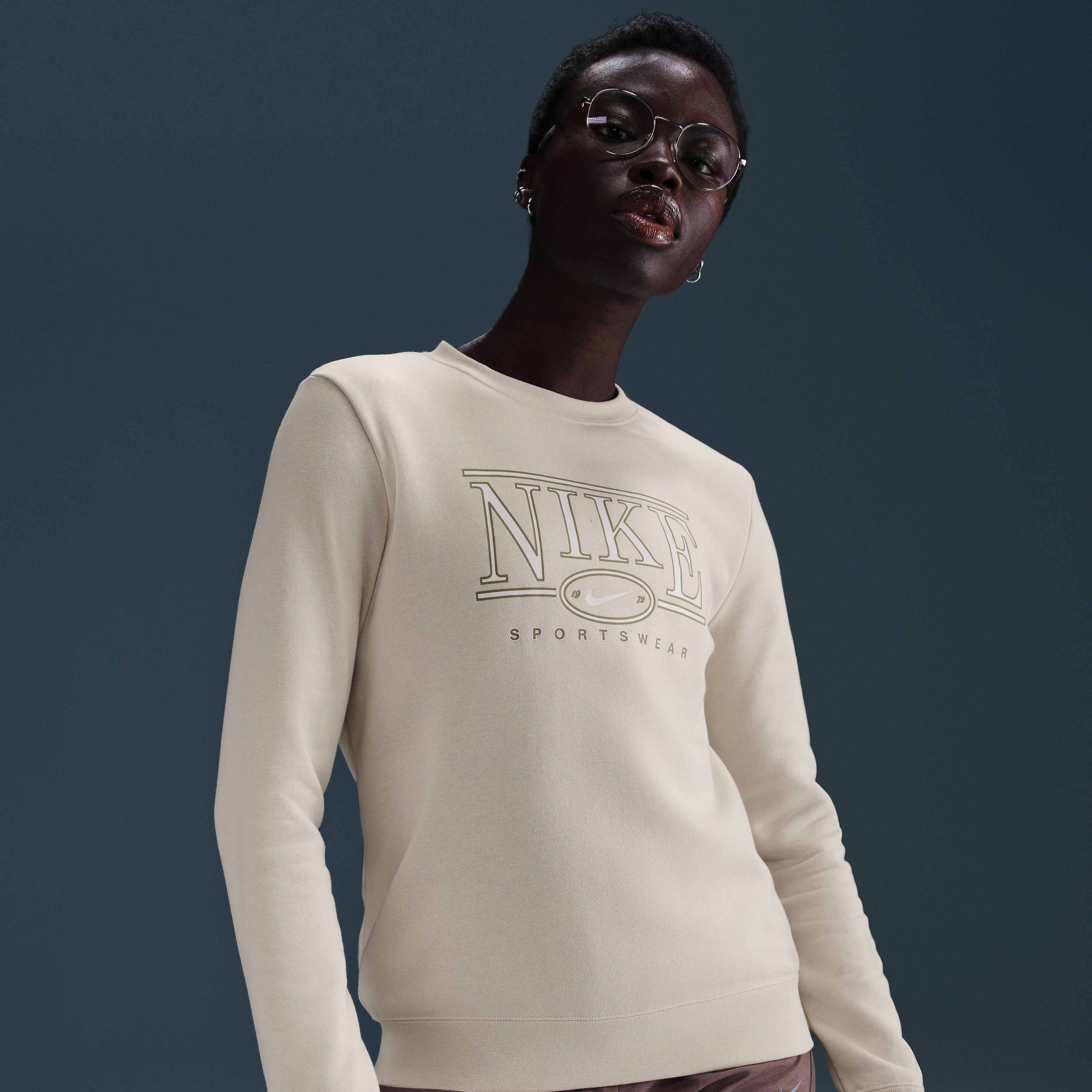 نايكي سبورتسوير كلوب فليس image number 5