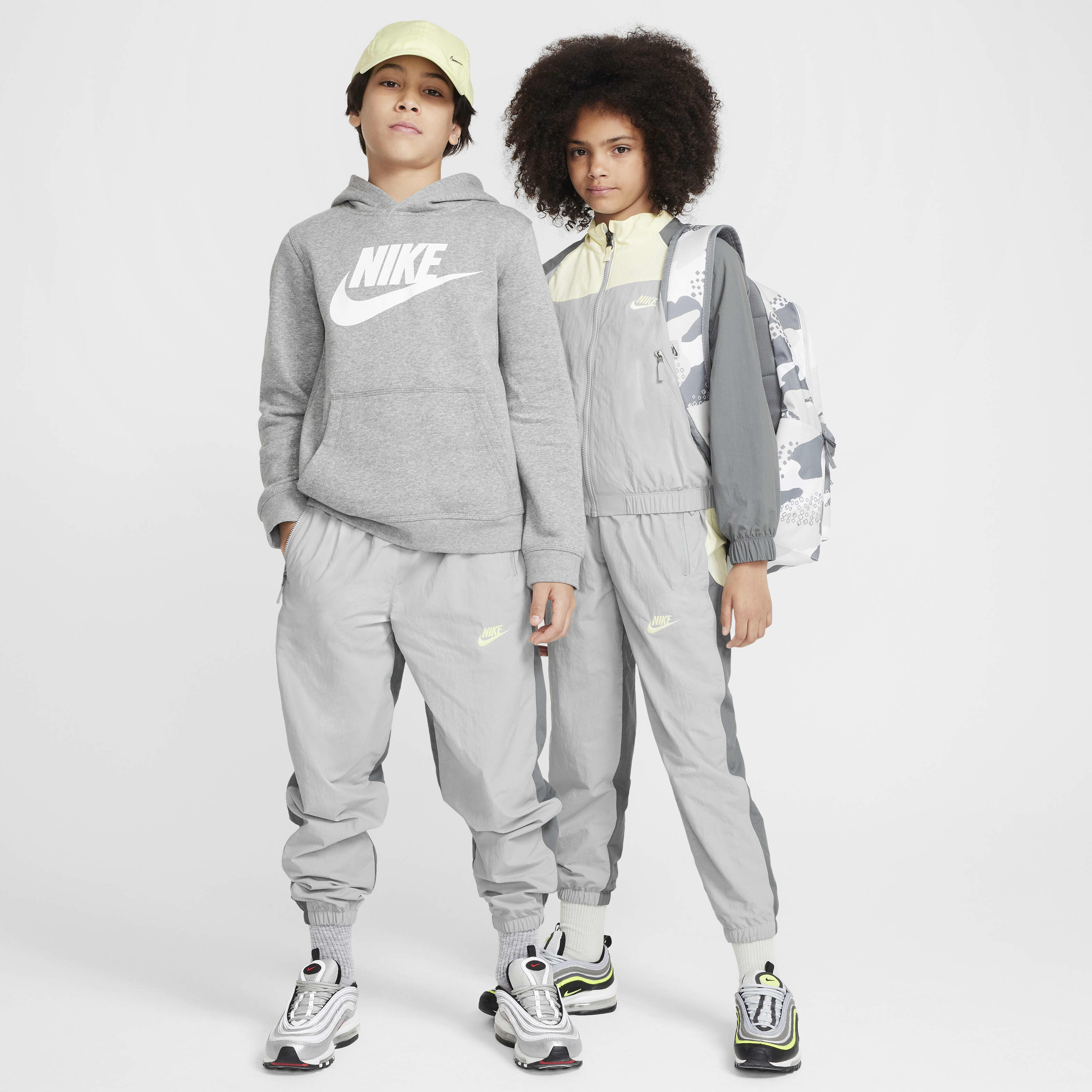 Nike woven joggers store