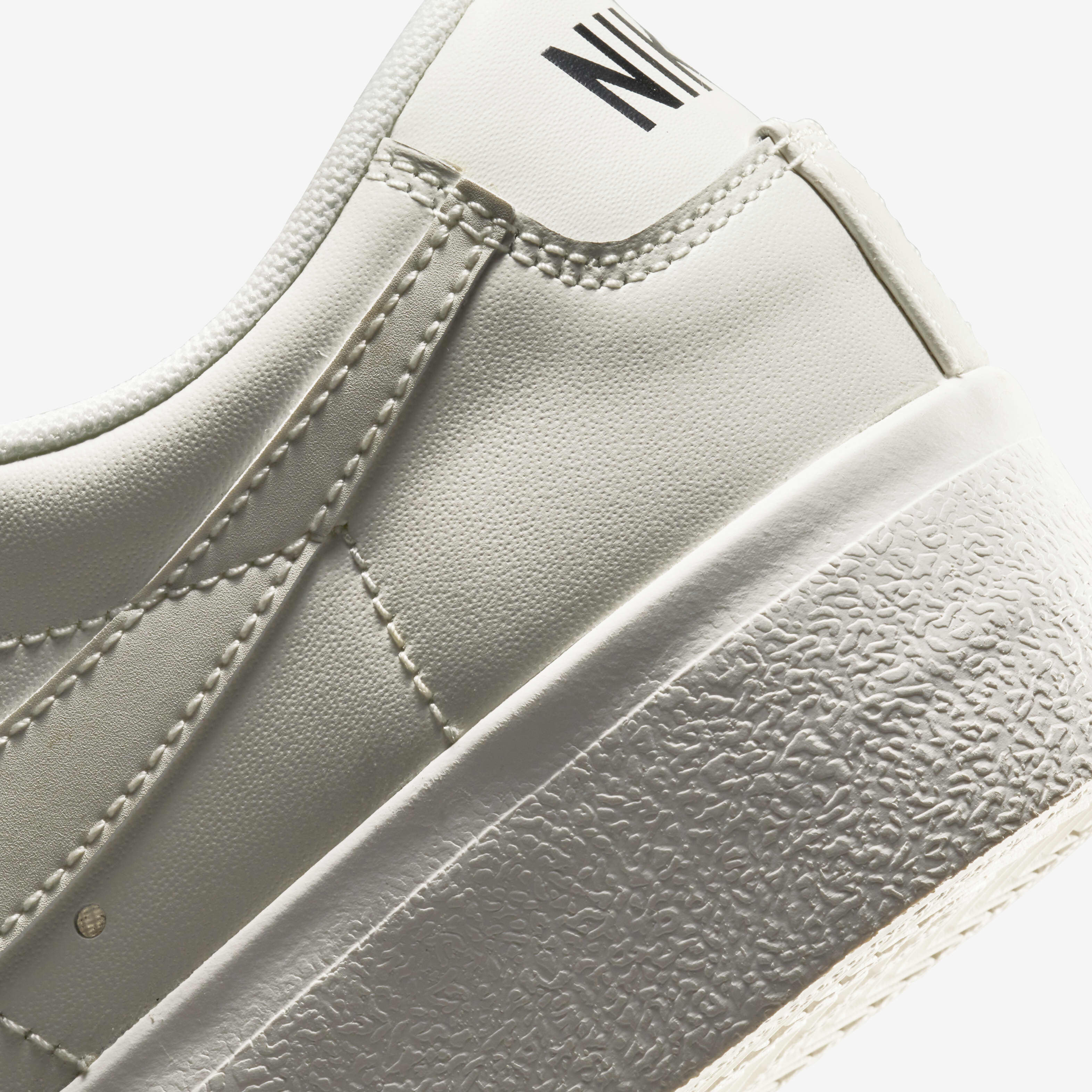 Nike Blazer Low Platform image number 8