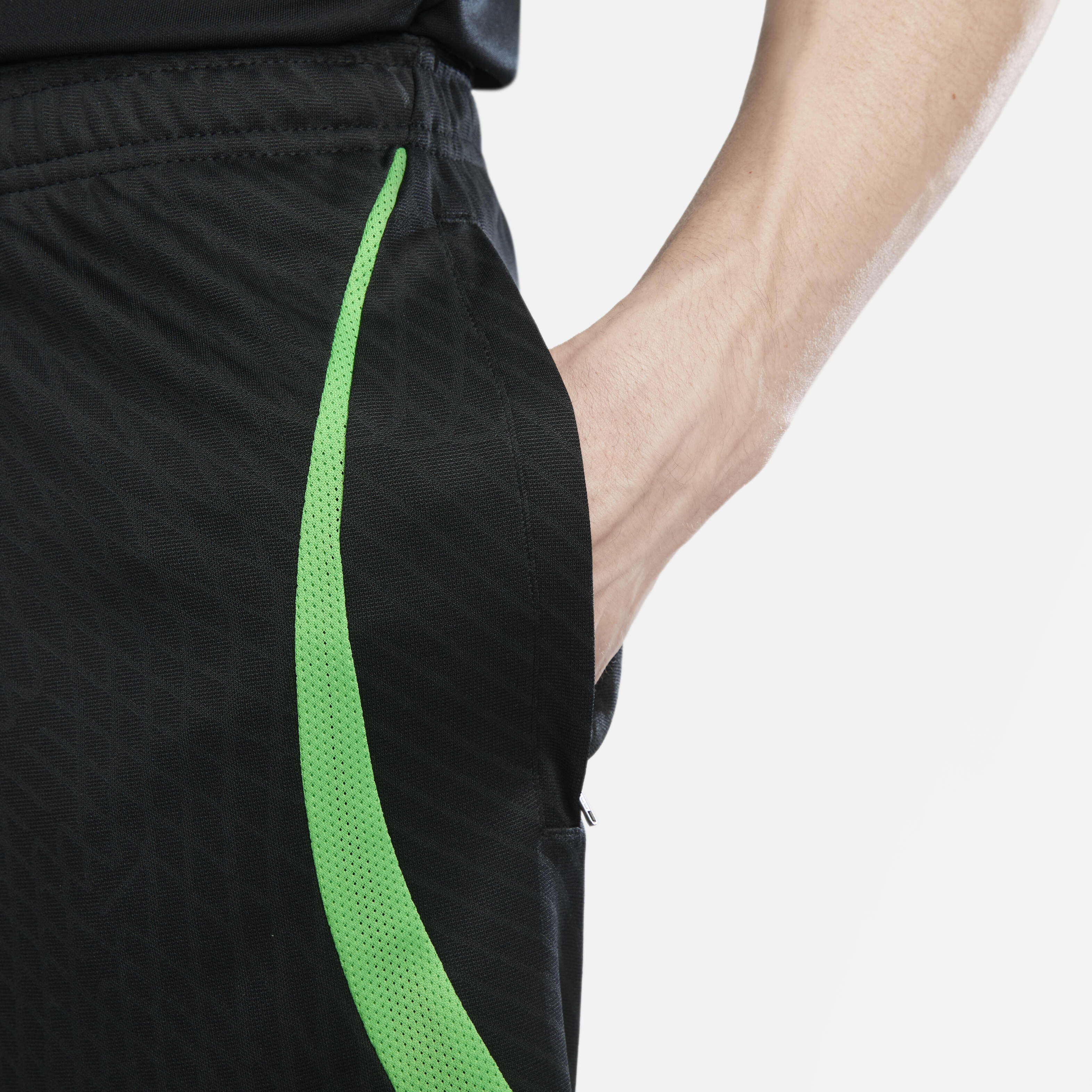 ليفربول اف.سي. سترايك image number 3