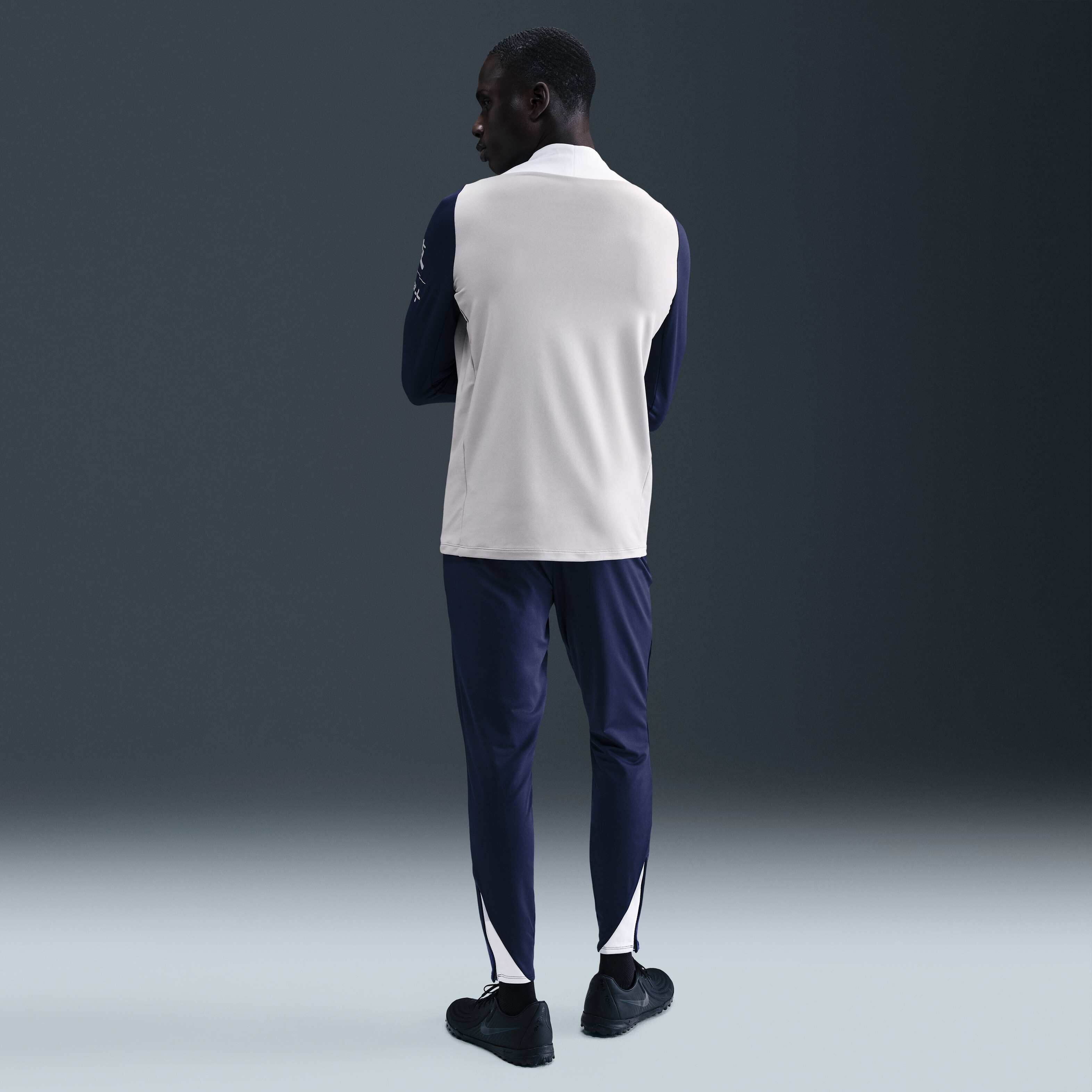 Tottenham Hotspur Strike image number 3