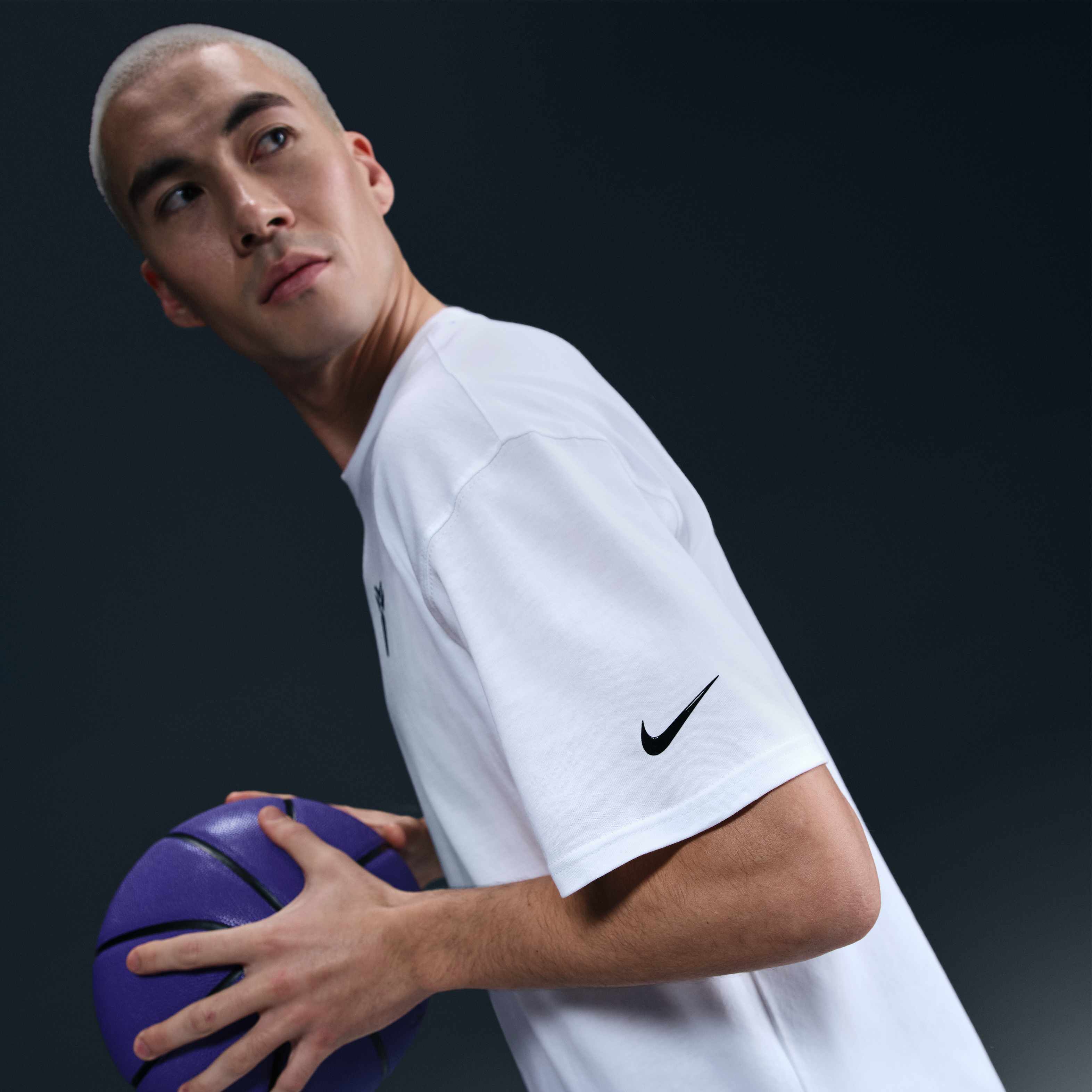Buy Kobe Men's Basketball T-shirt - White/Black | Nike