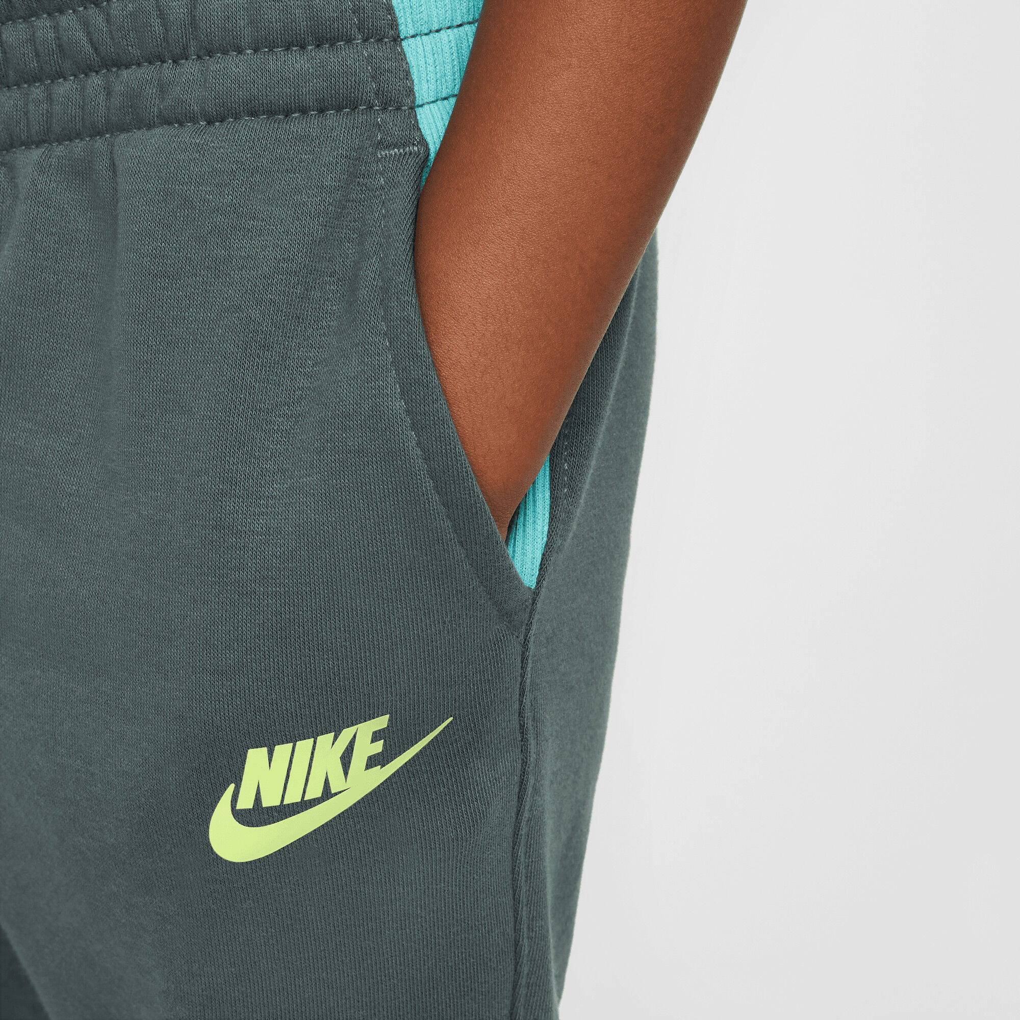 نايكي سبورتسوير "اكسبريس يور سيلف" image number 2