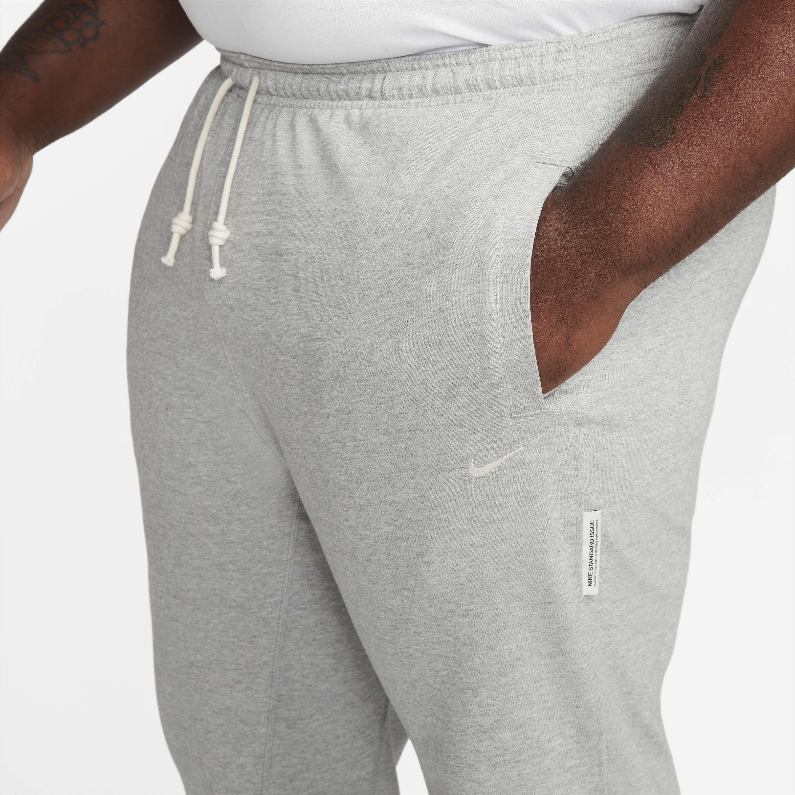 Nike Standard Issue image number 9