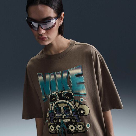 نايكي سبورتسوير نايكي سبورتسوير