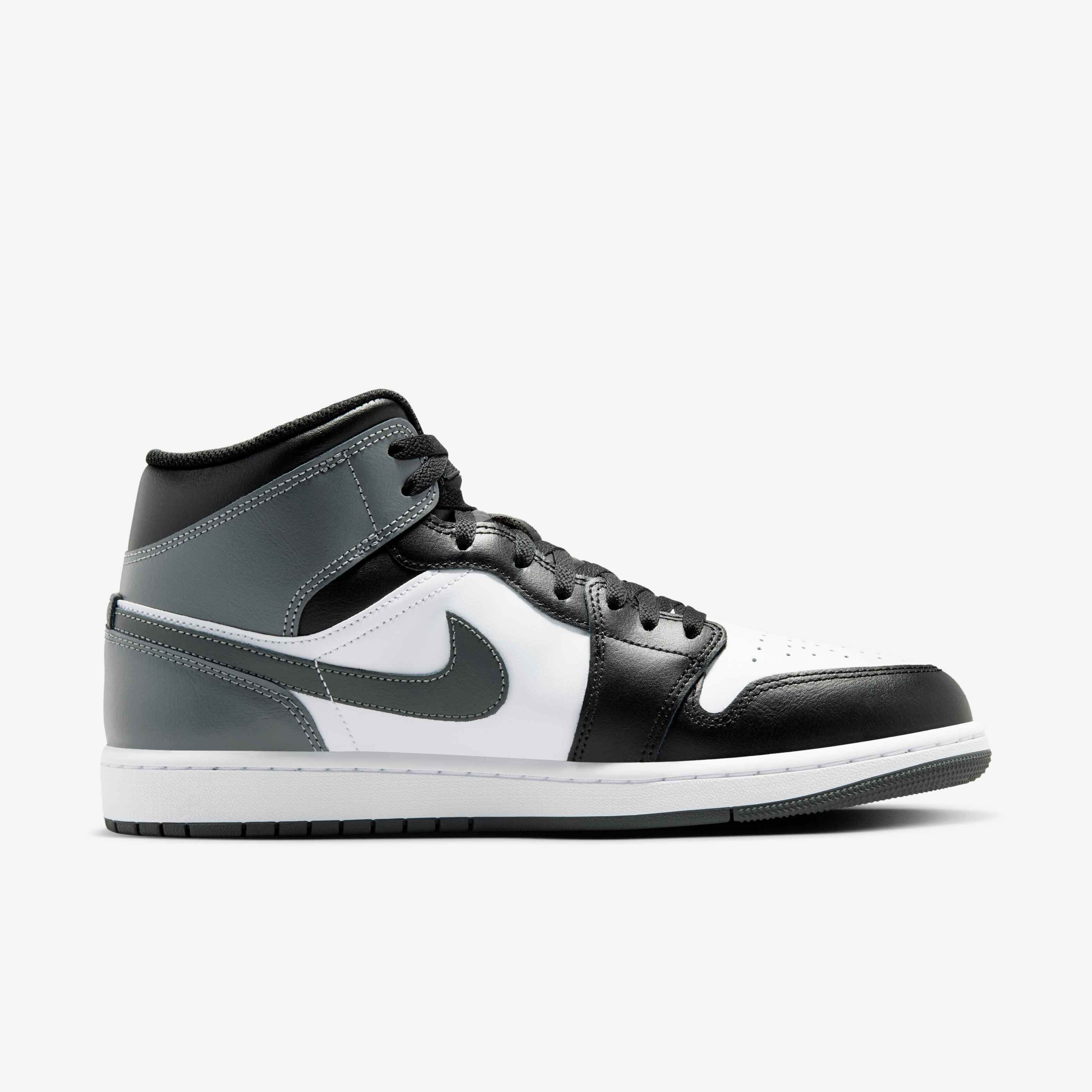 Air Jordan 1 Mid Shoes image number 2