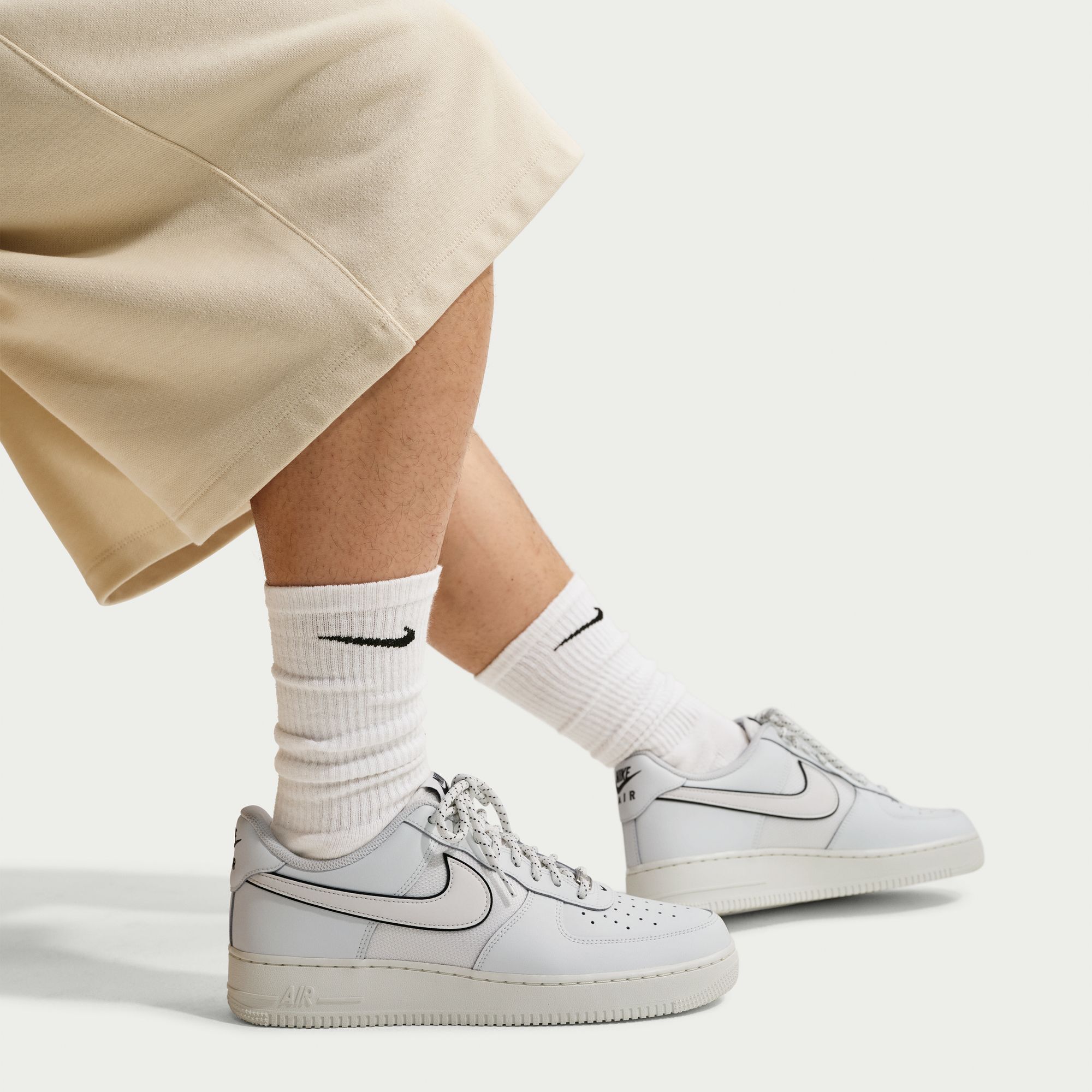 Nike Air Force 1 '07 LV8 image number 4