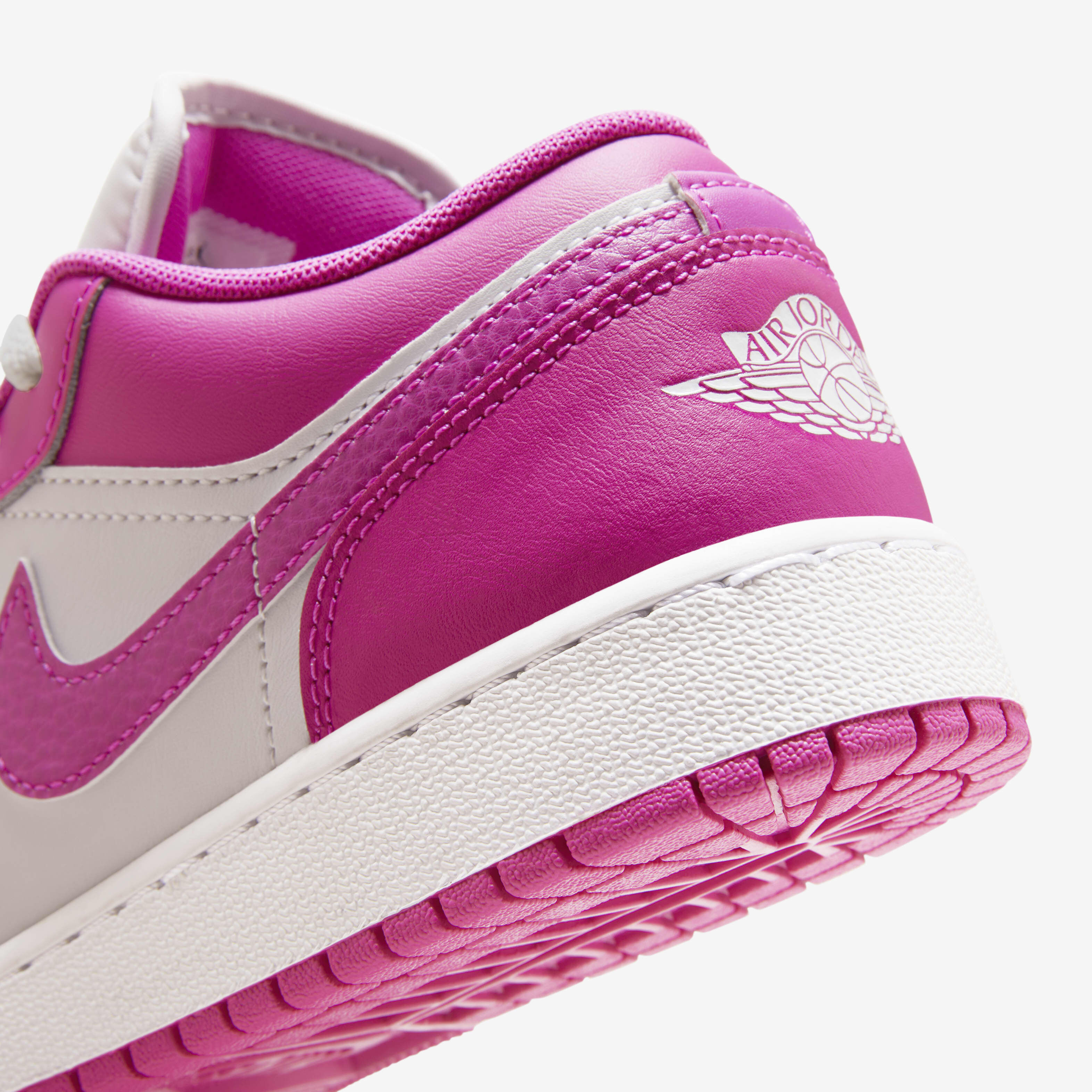 اير جوردن 1 لو image number 7