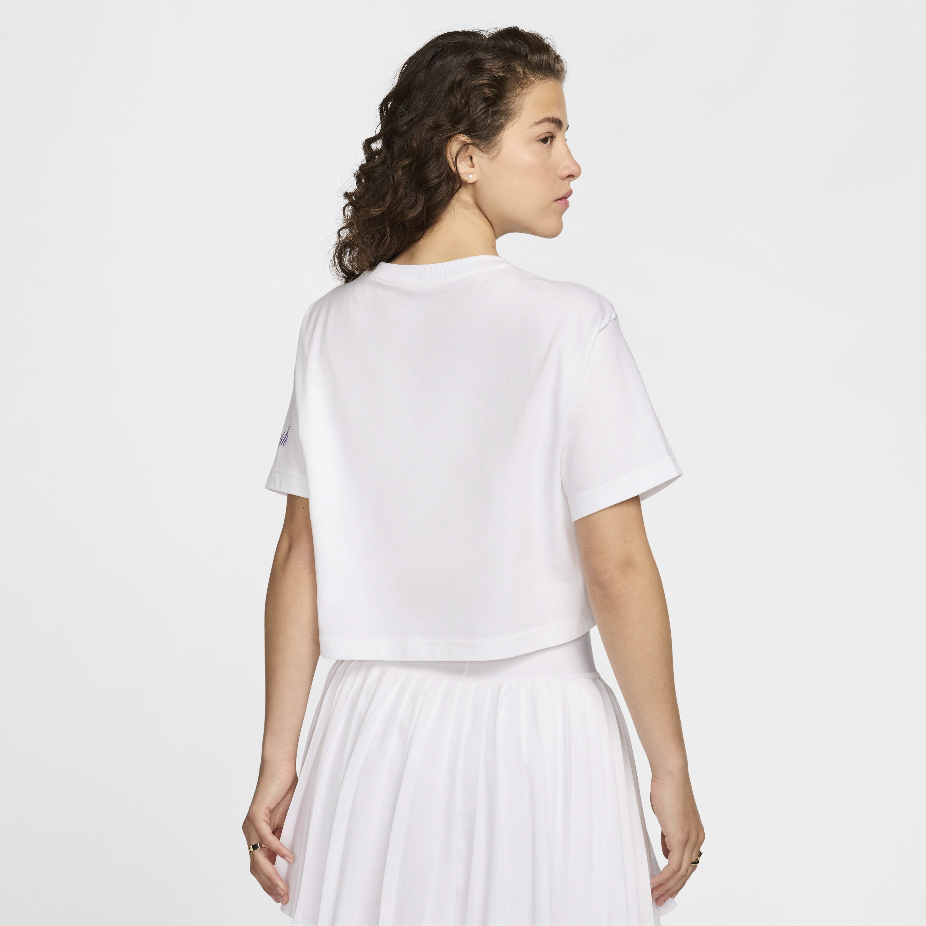 ★★Nike★★ Sportswear loose short sleeve crop t-shirt W ar Sportswear Loose Short Sleeve Cropped T-Shirt by Nike Online