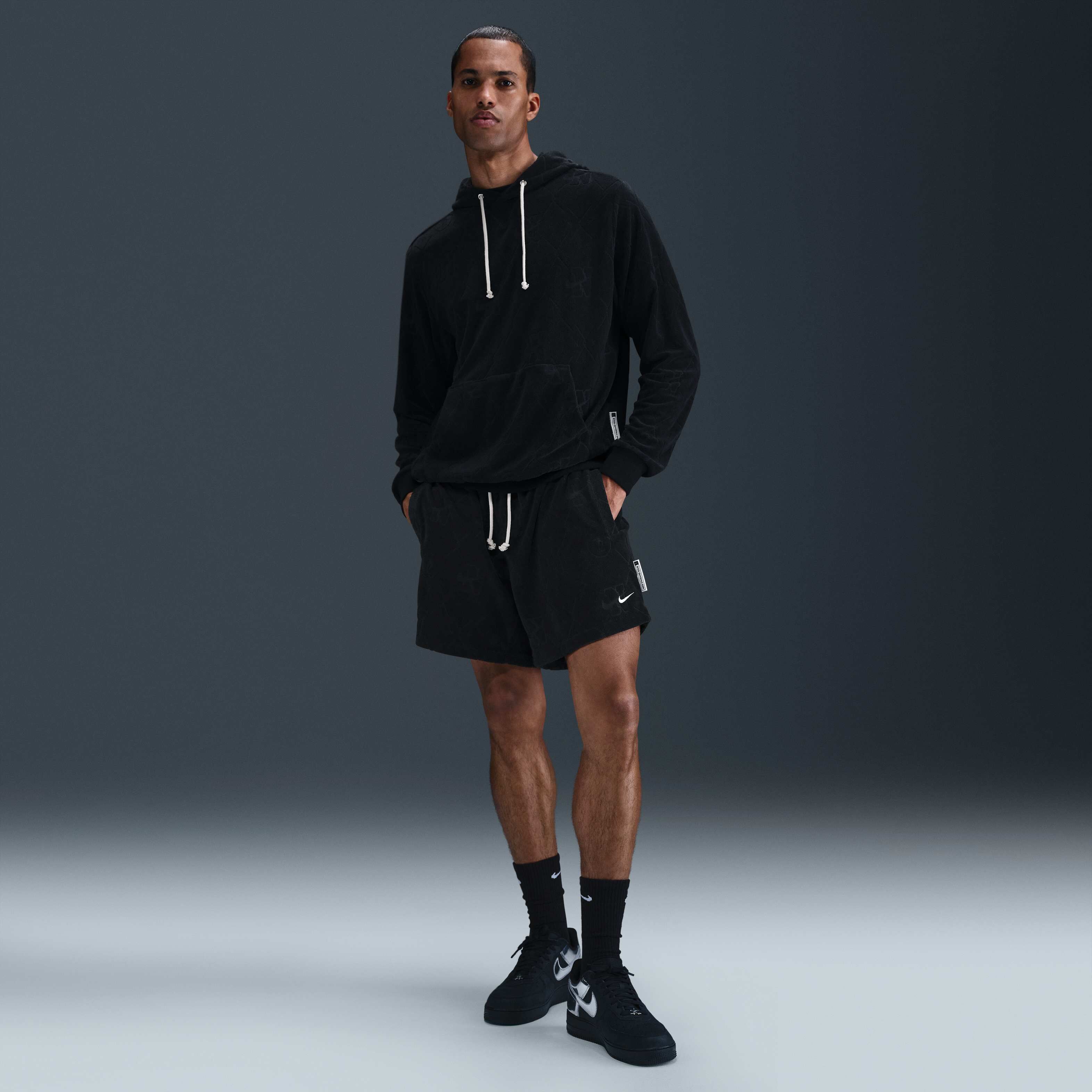 Nike Standard Issue image number 0