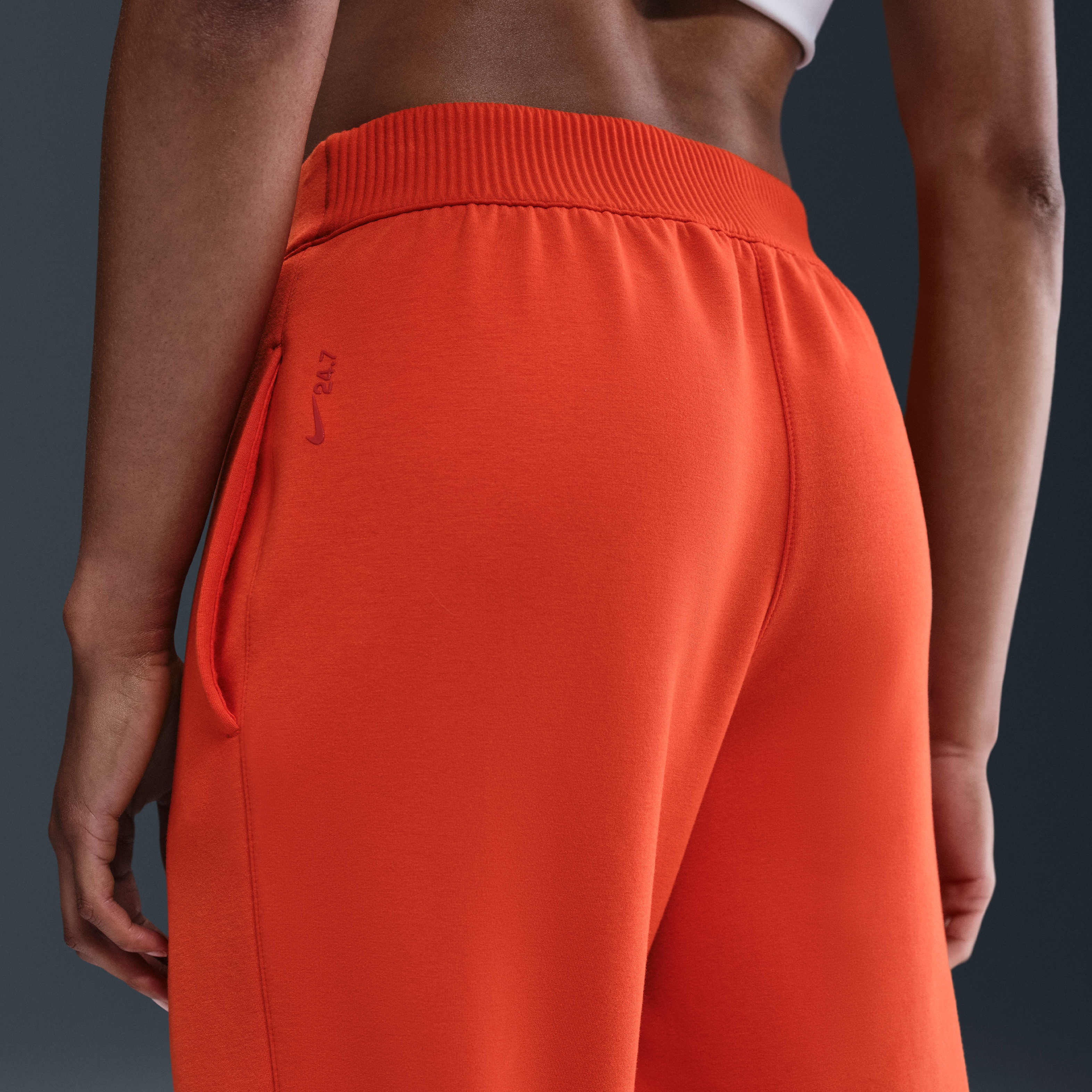 نايكي 24.7 امبوسبلي سوفت image number 2