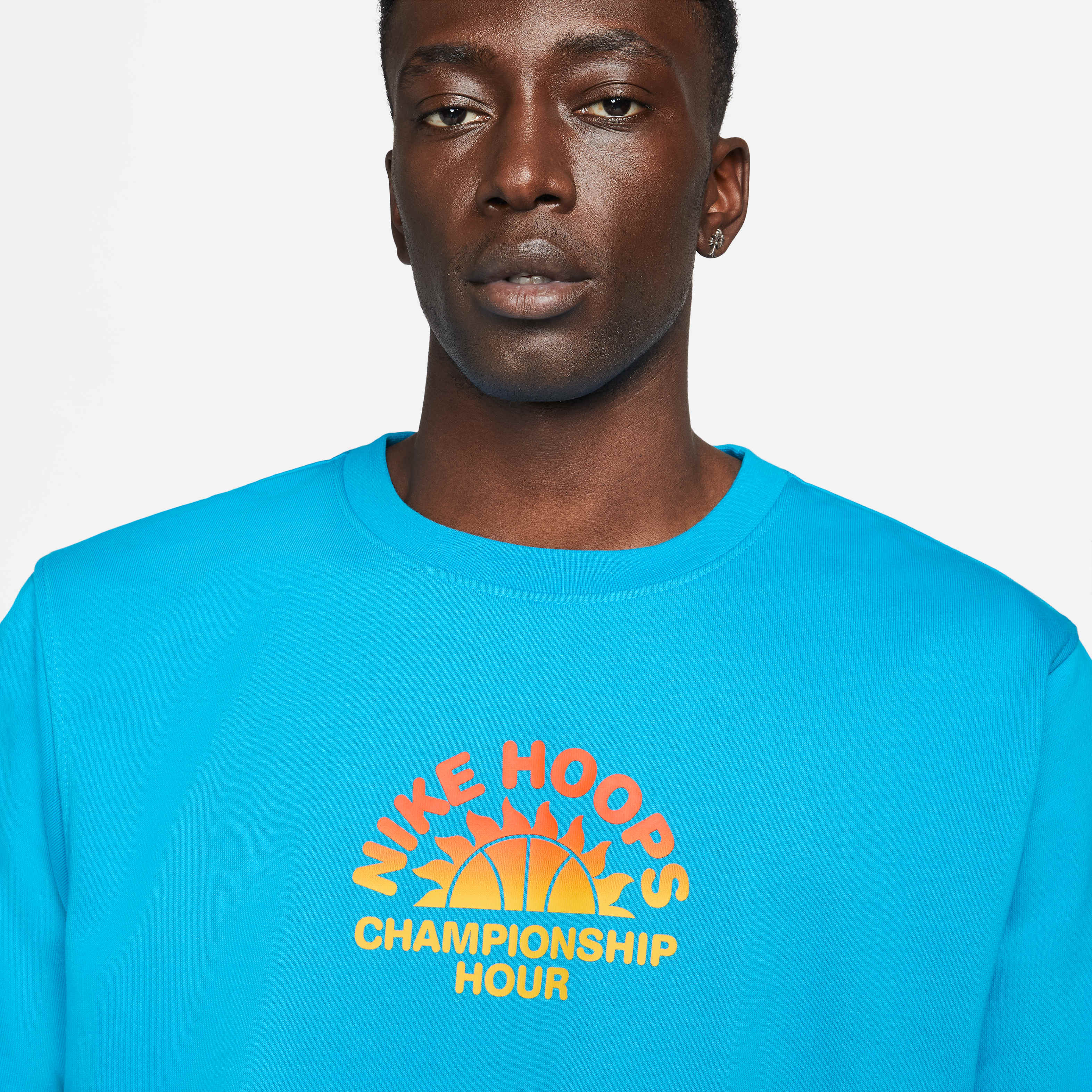 Nike Standard Issue image number 2