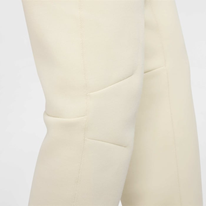 Nike Tech image number 4 Nike Tech image number 4