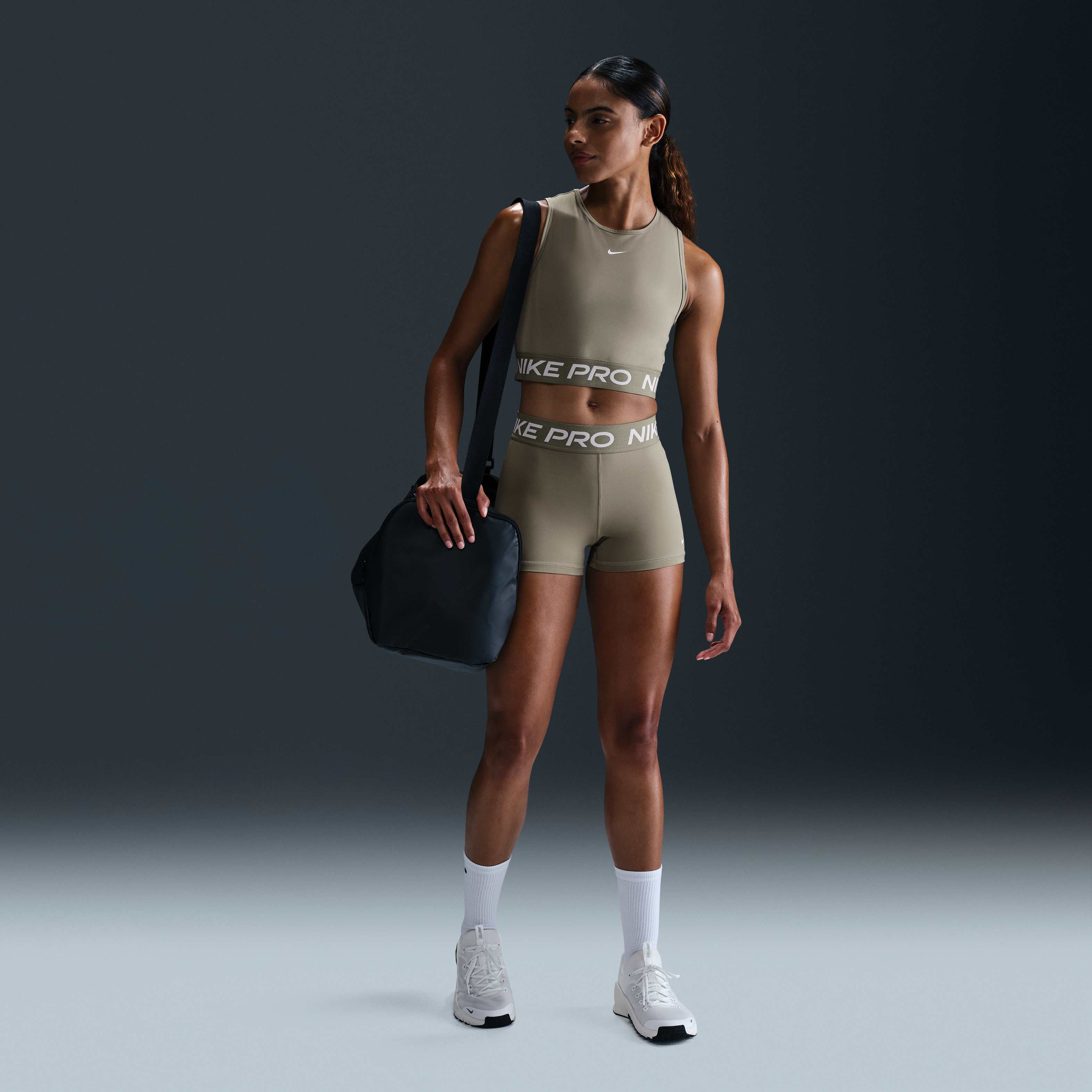 Nike Pro image number 3