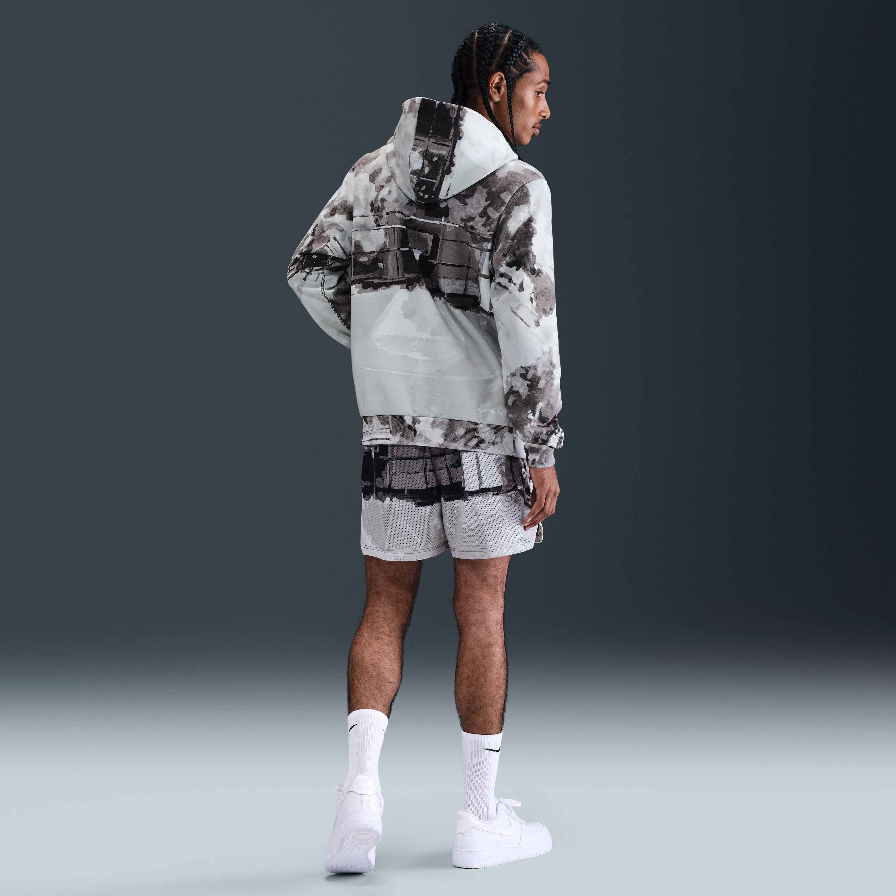 Nike Standard Issue image number 4