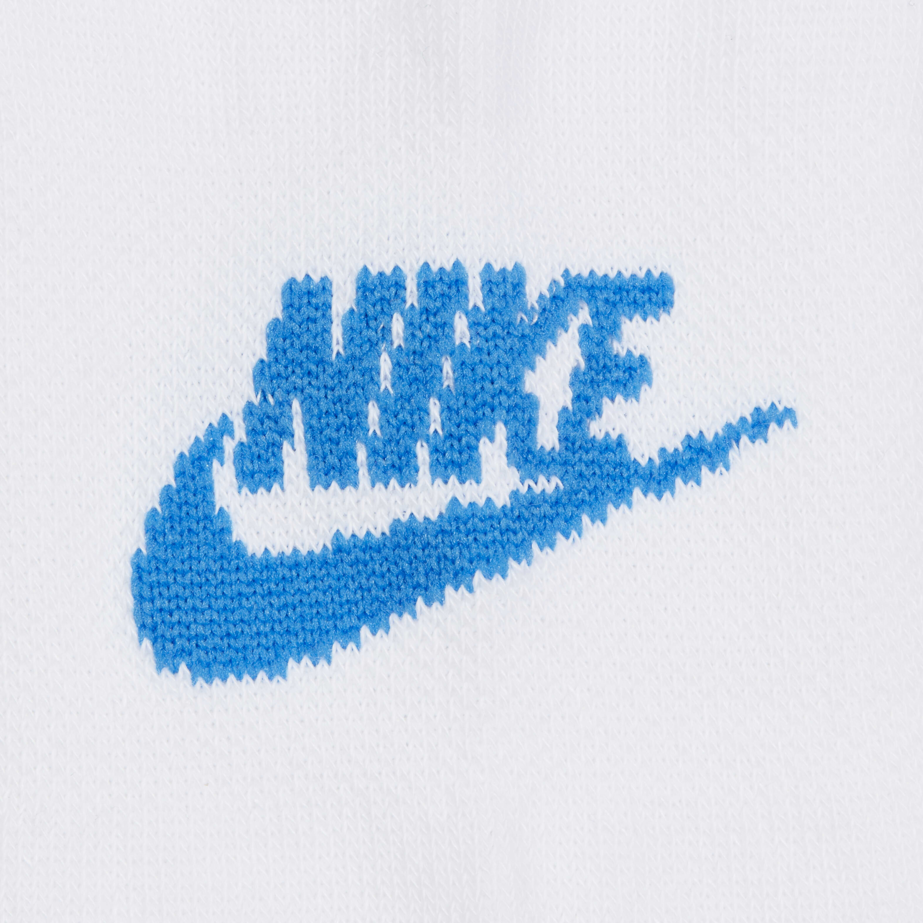 Nike Sportswear Everyday Essential image number 3