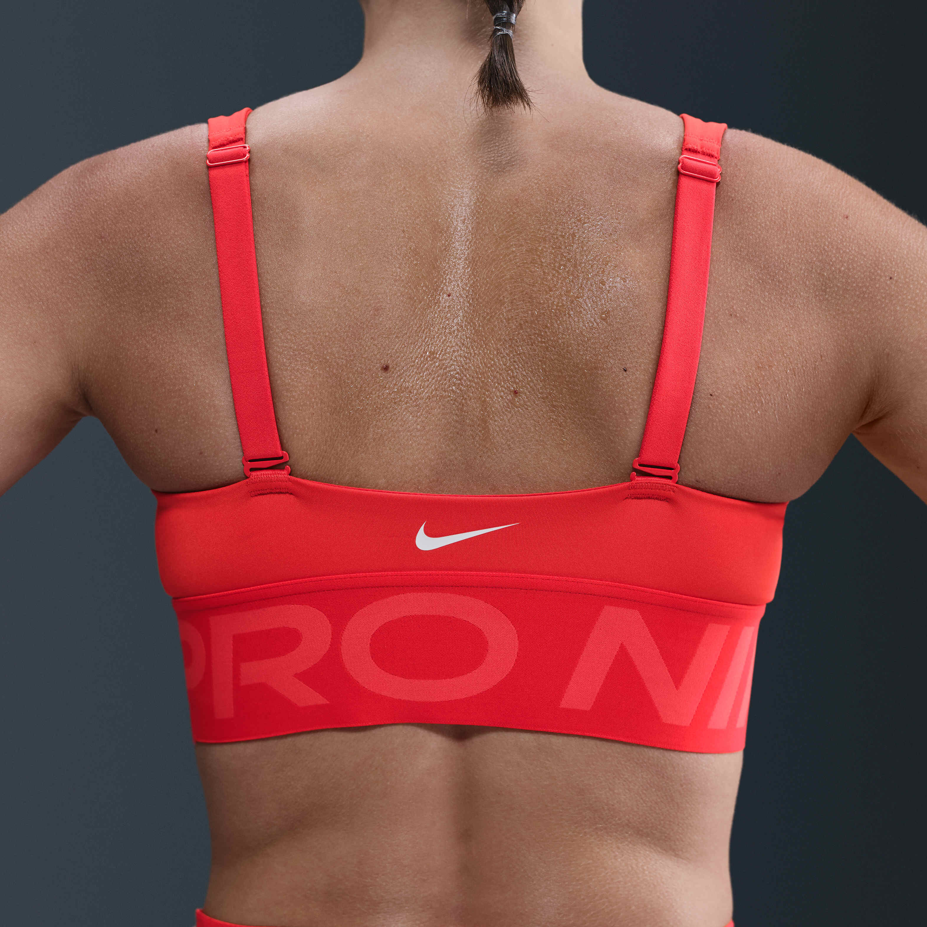Nike Pro Indy Plunge image number 1