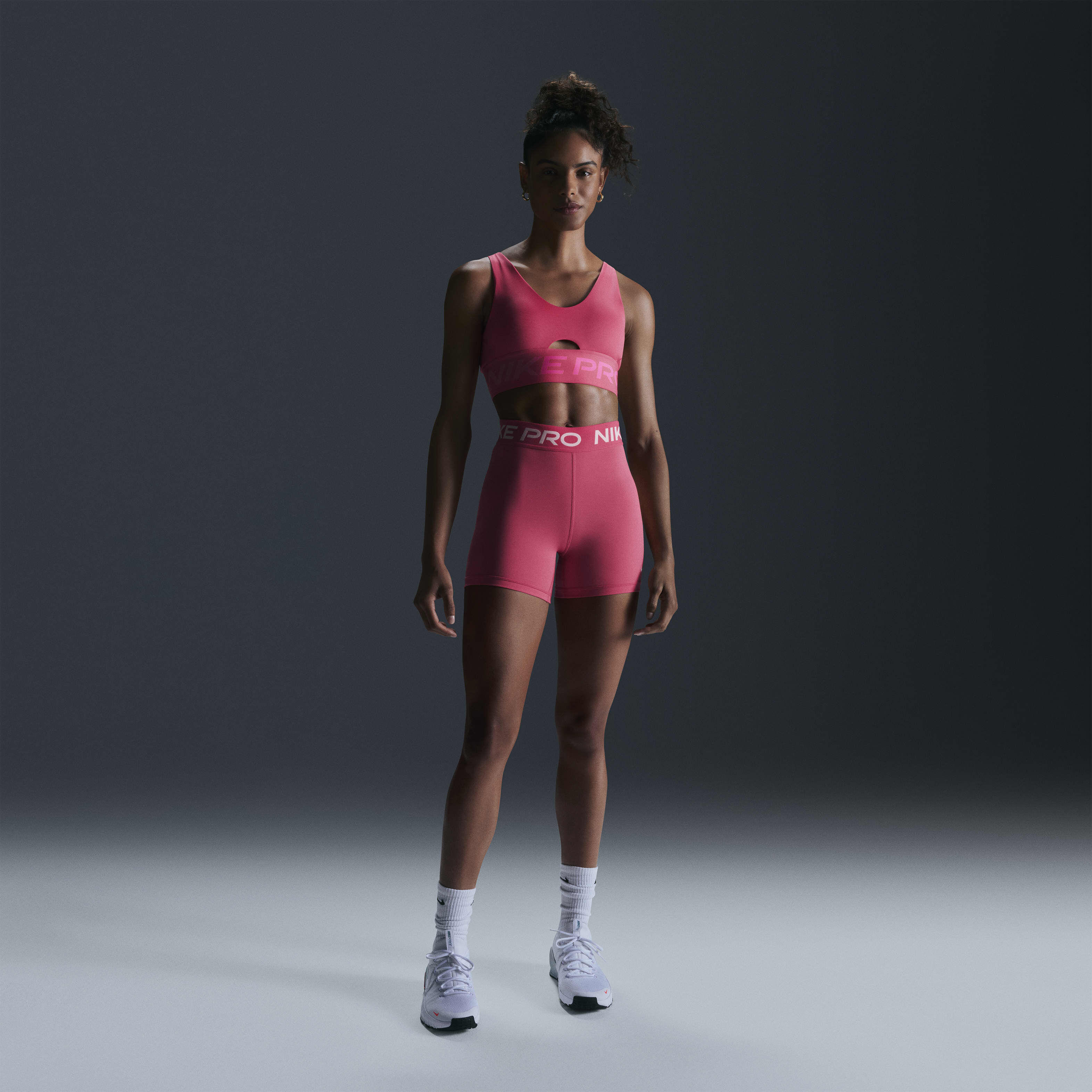 Nike Pro Indy Plunge image number 3