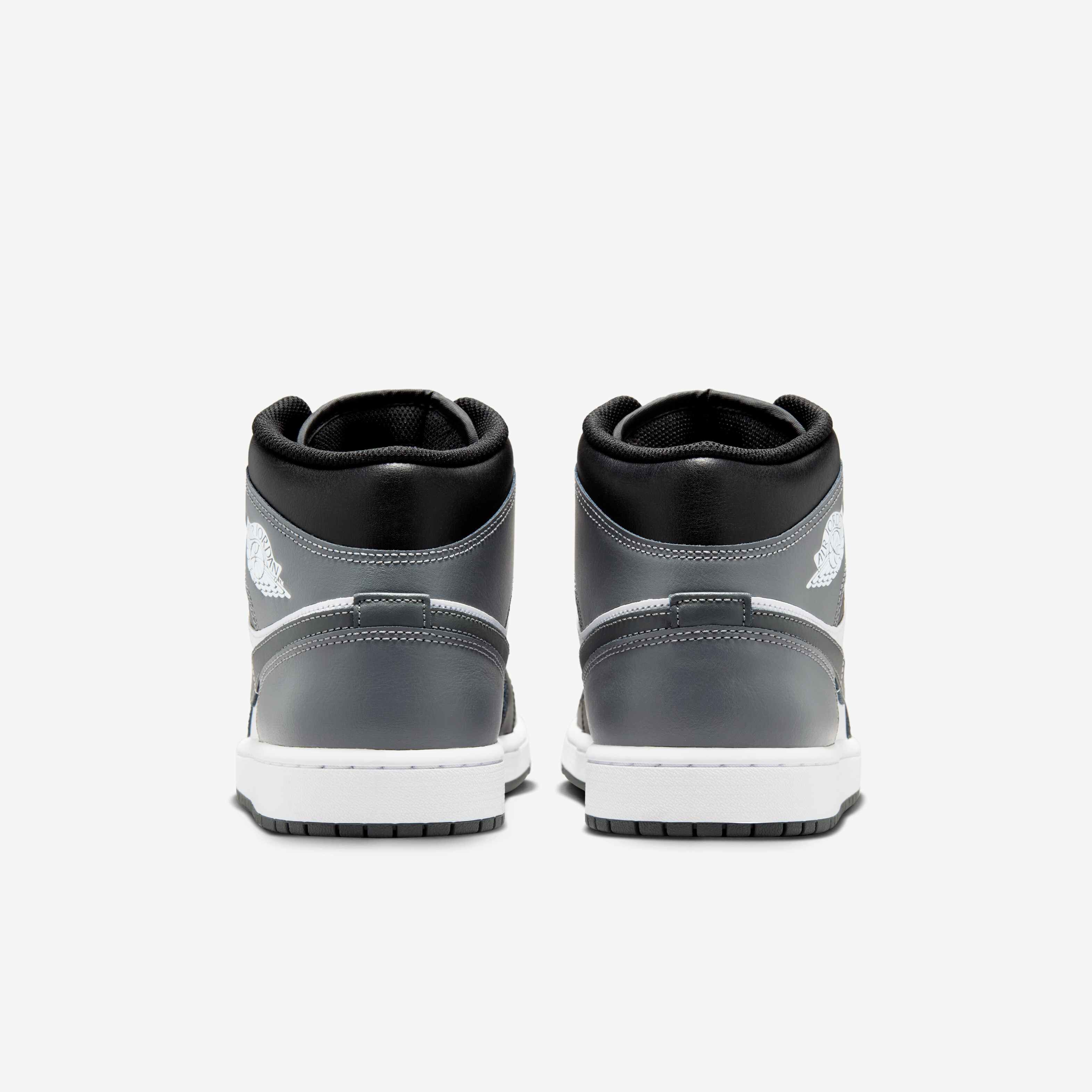 Air Jordan 1 Mid Shoes image number 5