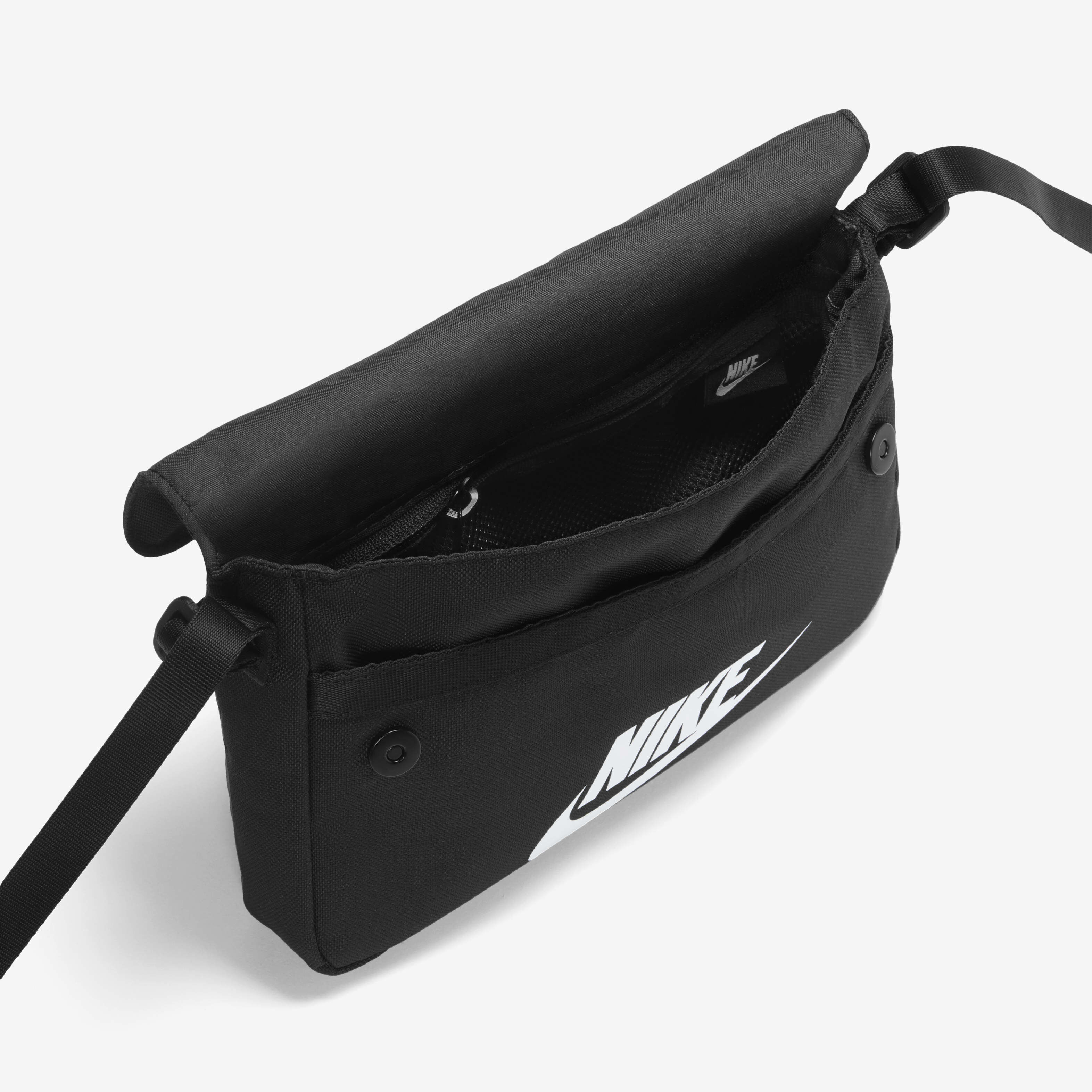 完売必須!☆Nike Sportswear Futura 365 Crossbody Bag (3L) Nike Sportswear Futura 365 Crossbody Bag (3L) - Black/White
