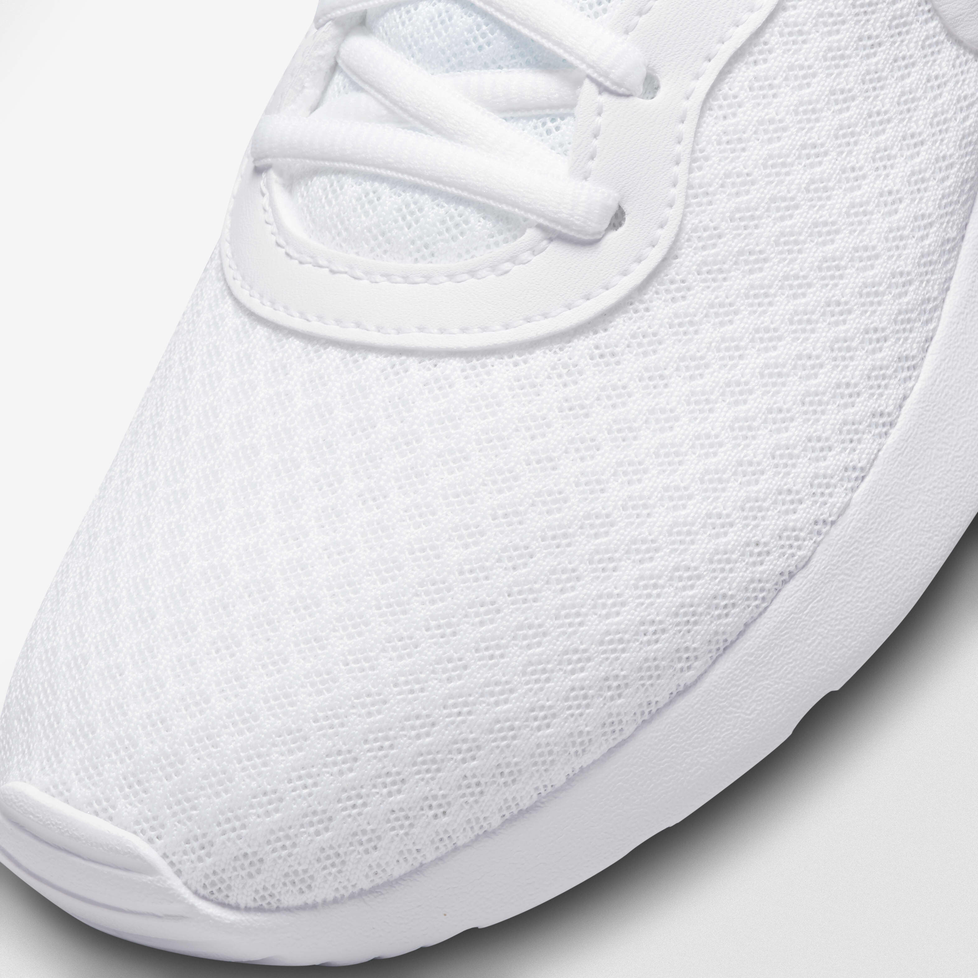 نايكي تانجون image number 6