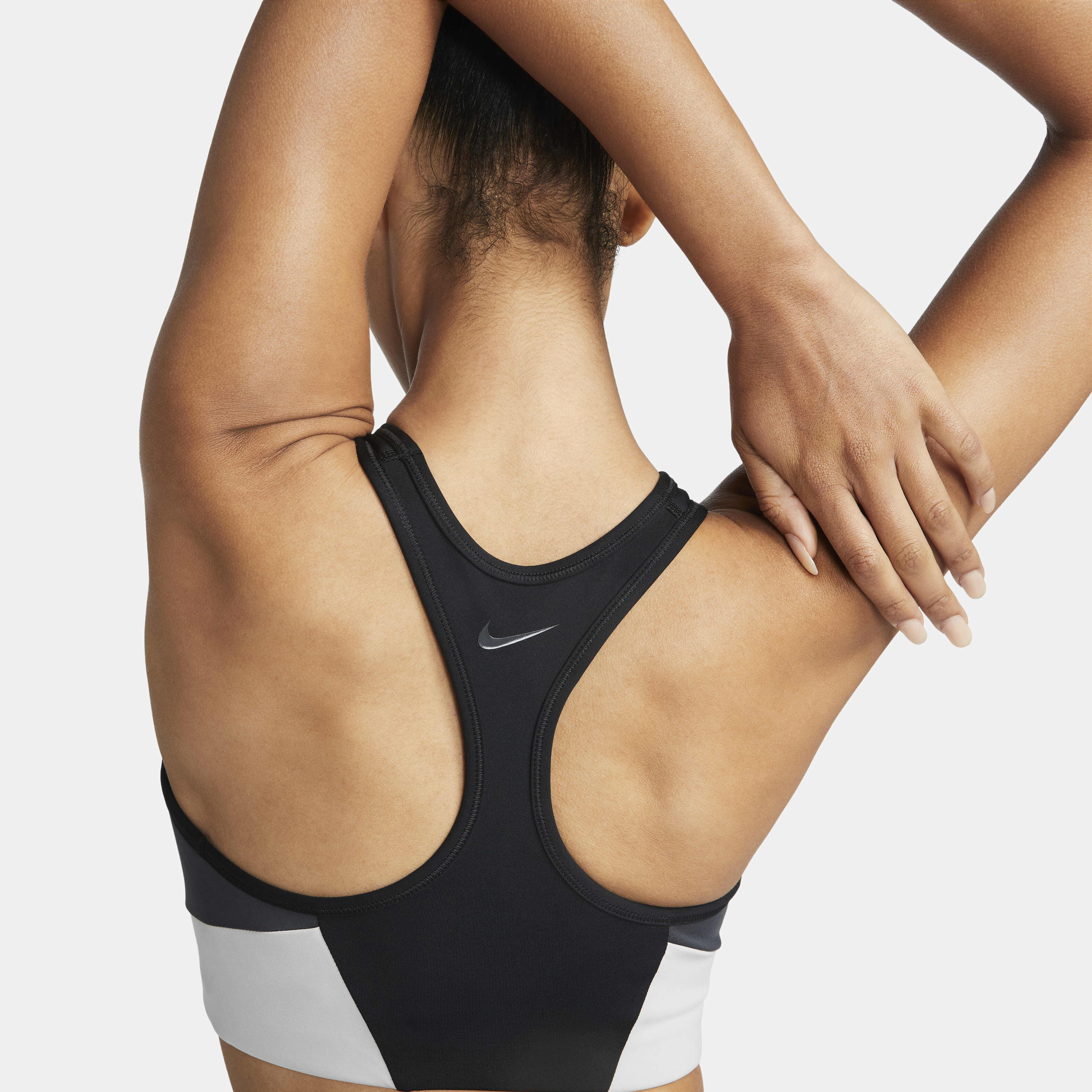 نايكي سووش image number 5