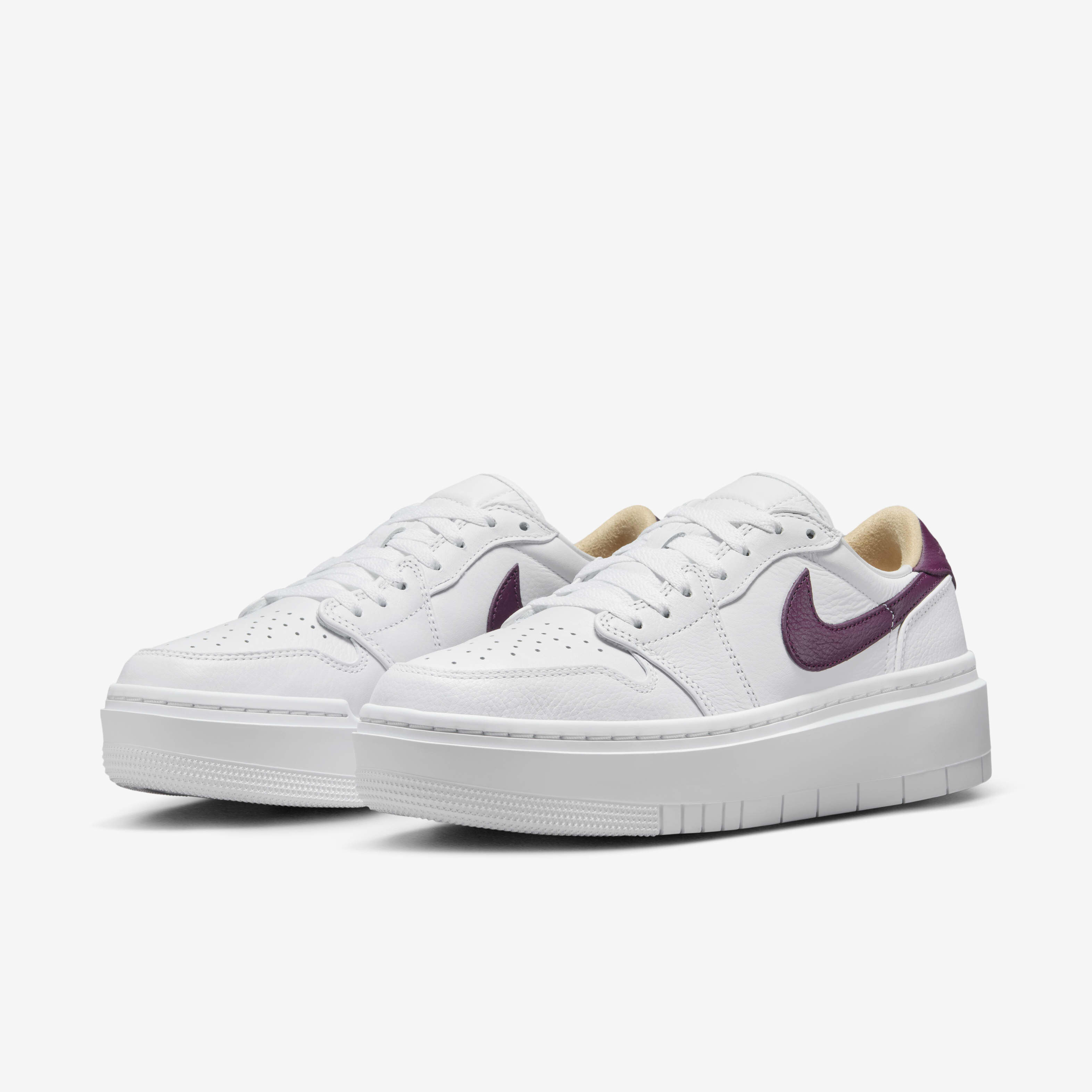 اير جوردن 1 اليڤيت لو image number 4