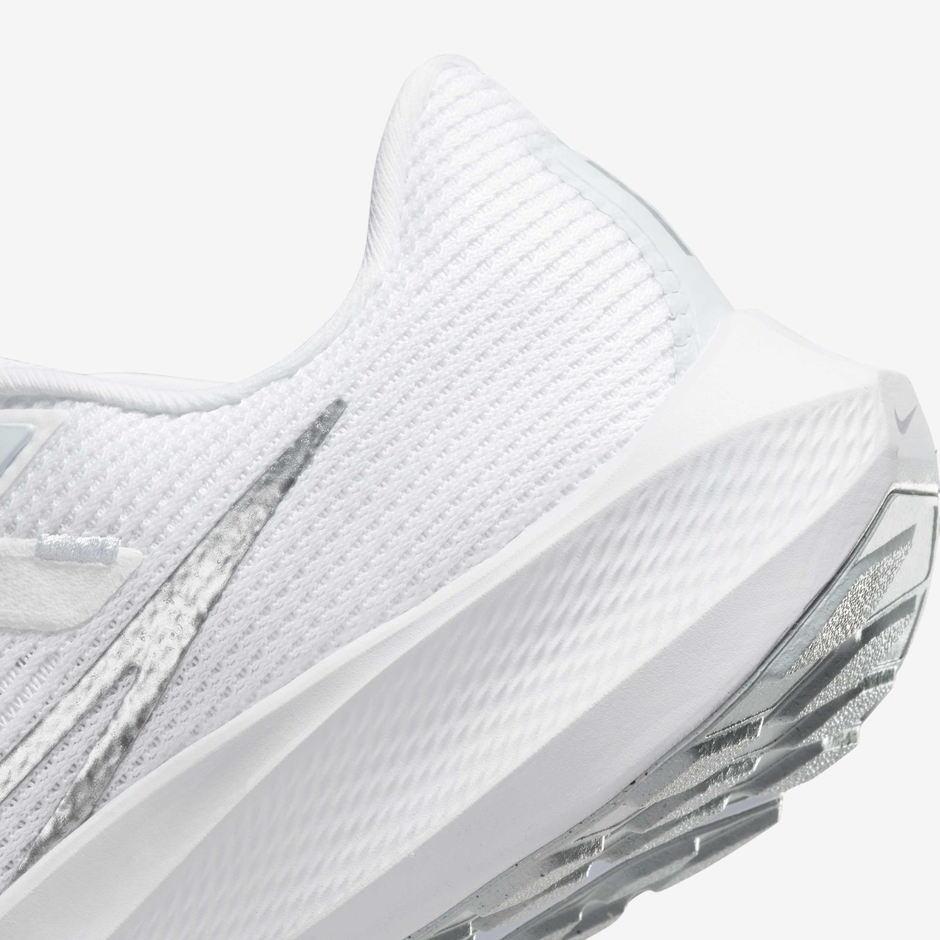 Nike Pegasus 40 image number 8