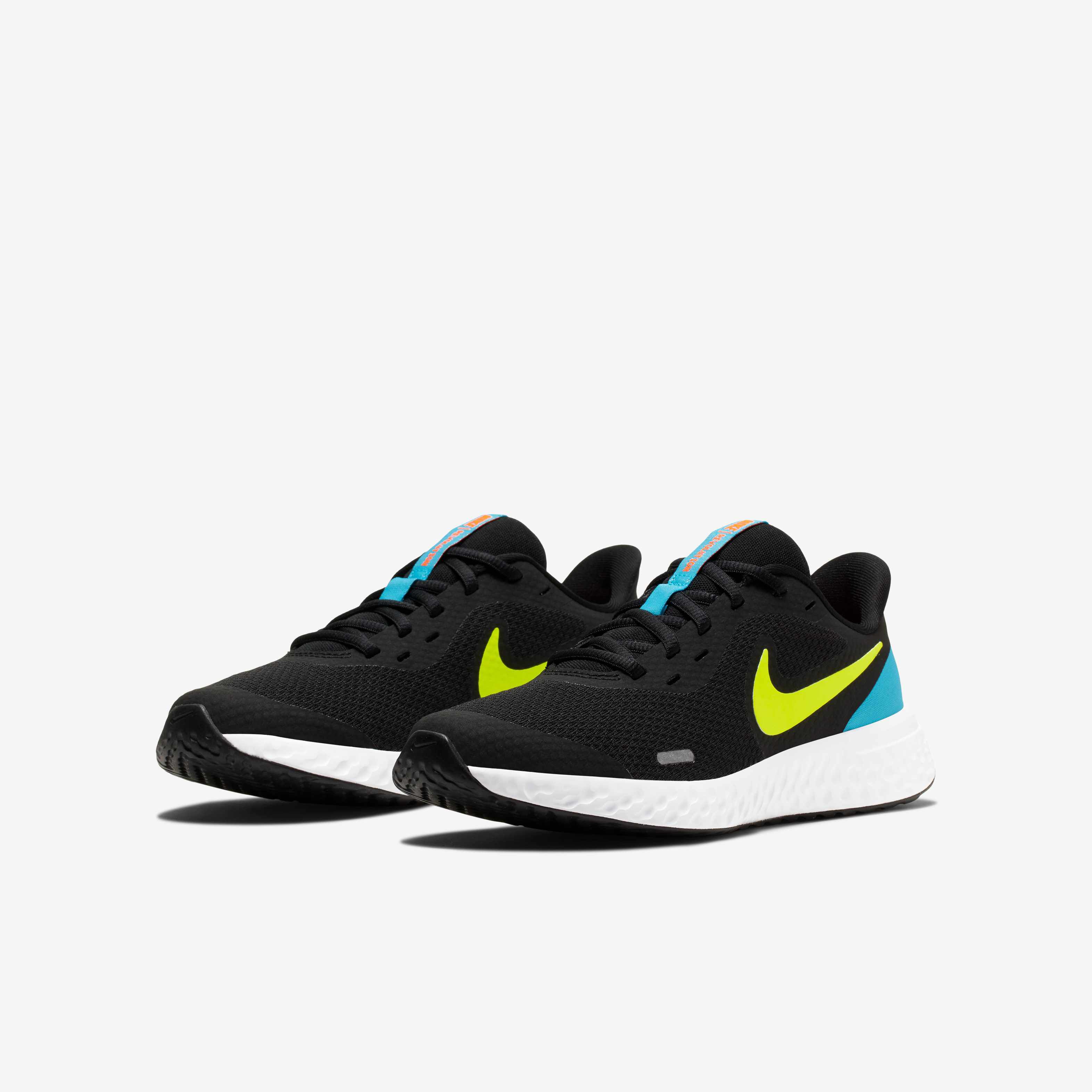 Nike Revolution 5 image number 4