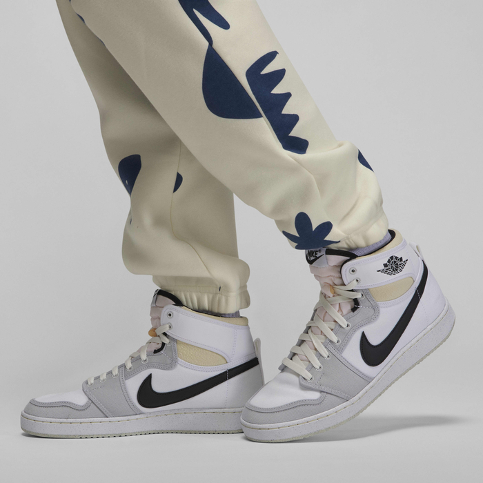 Jordan Artist Series by Mia Lee image number 3 Jordan Artist Series by Mia Lee image number 3