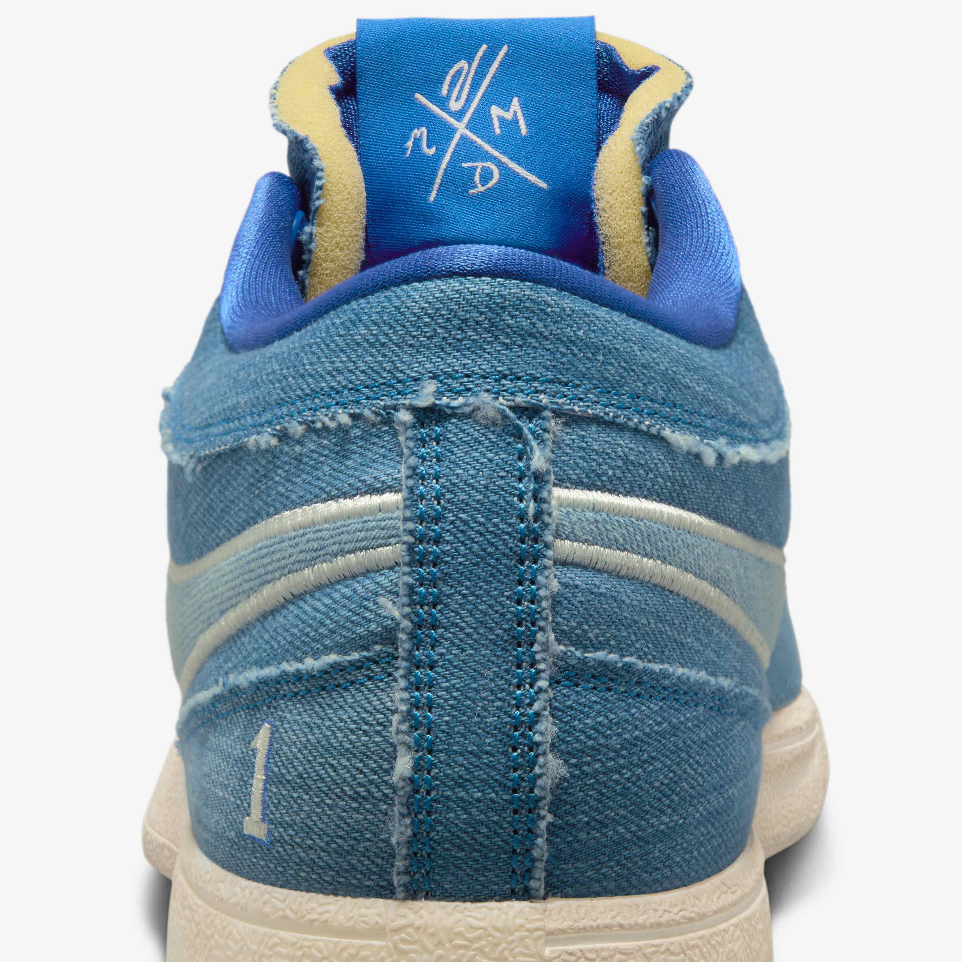 Book 1 "Blue Blood" image number 8