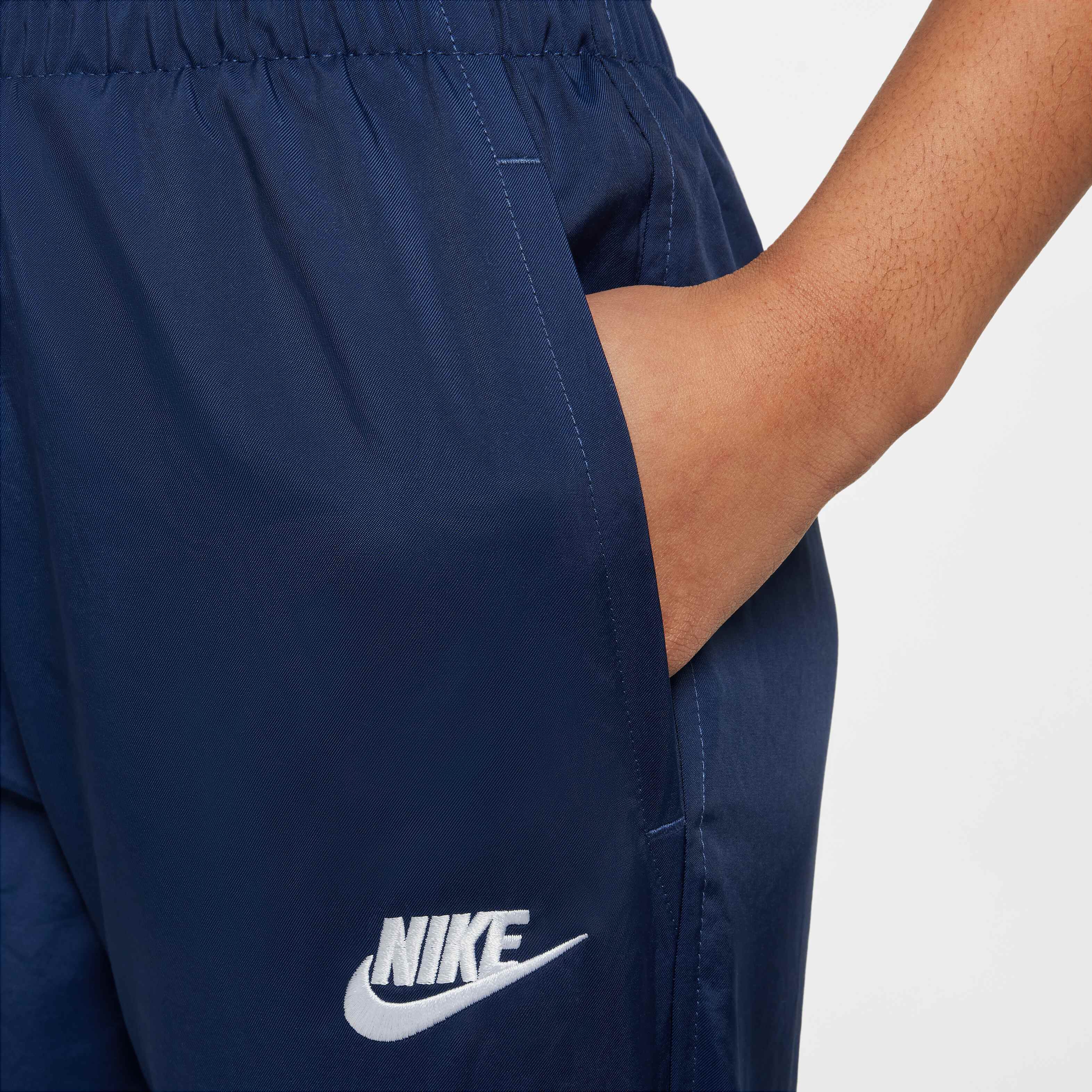 Nike Sportswear Club image number 3