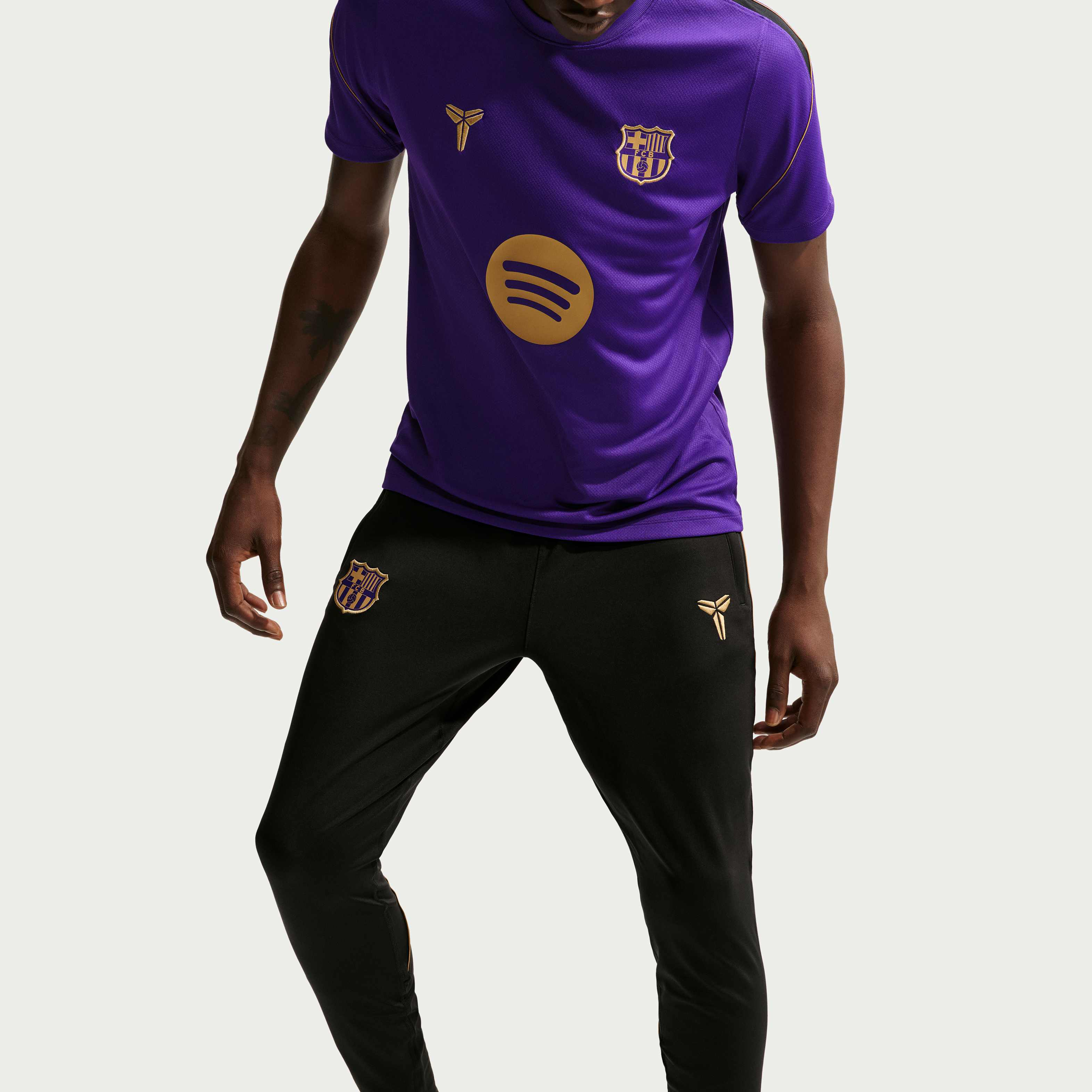 F.C. Barcelona Strike Away image number 3