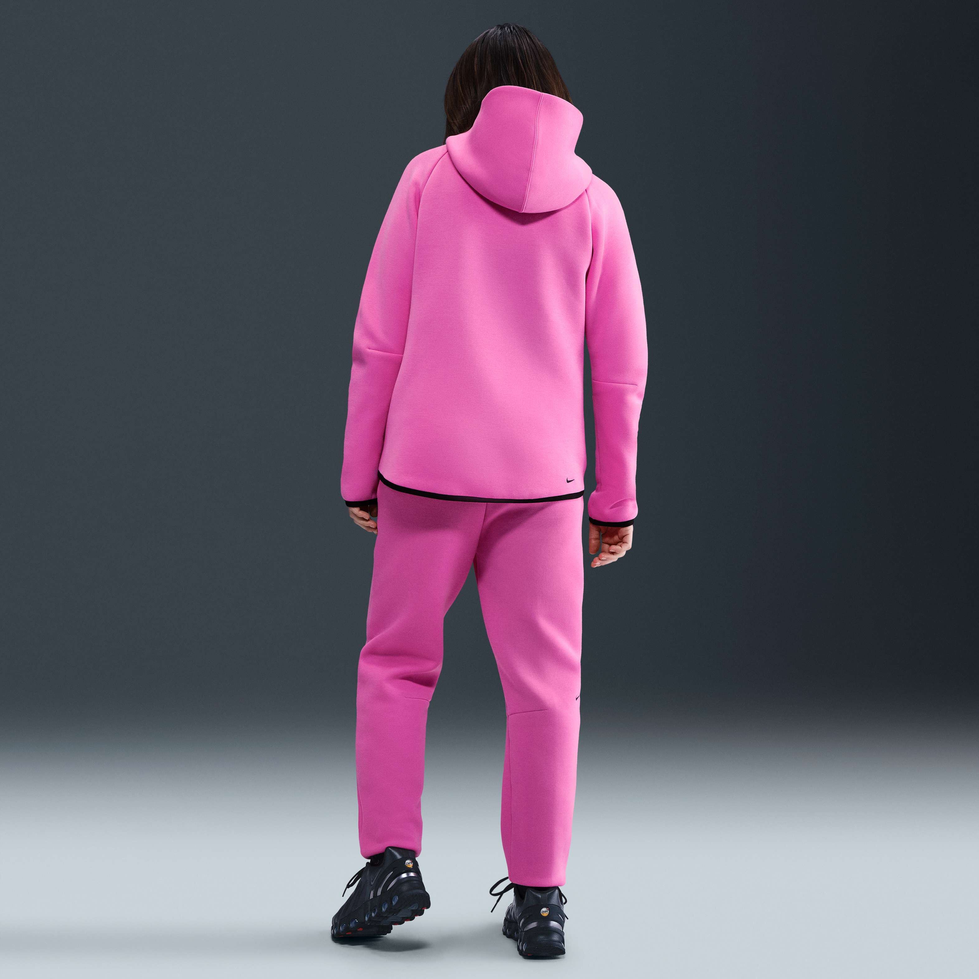 نايكي سبورتسوير تك فليس ويندرانر image number 4