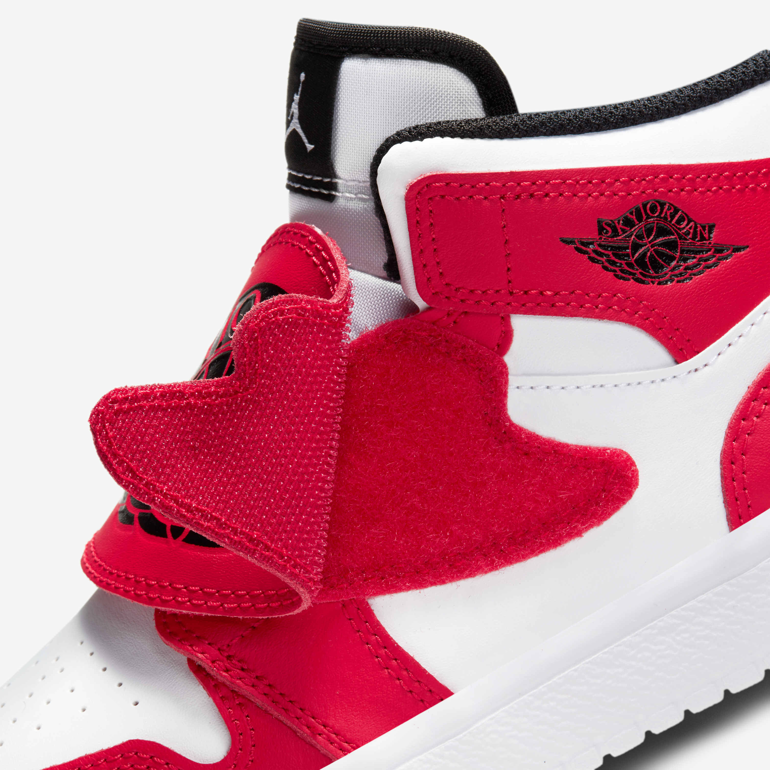 Sky Jordan 1 image number 8