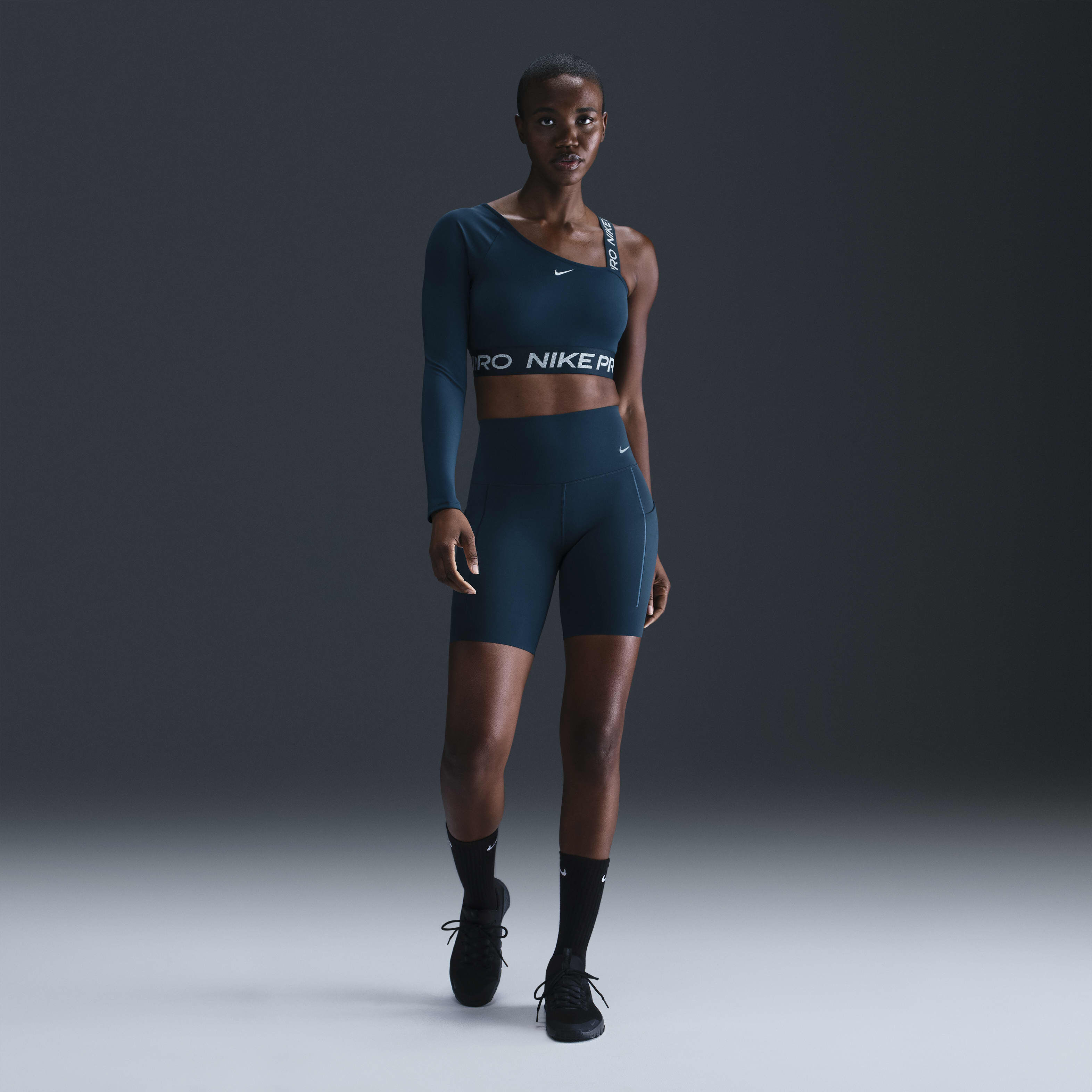 Nike Pro Shine image number 3