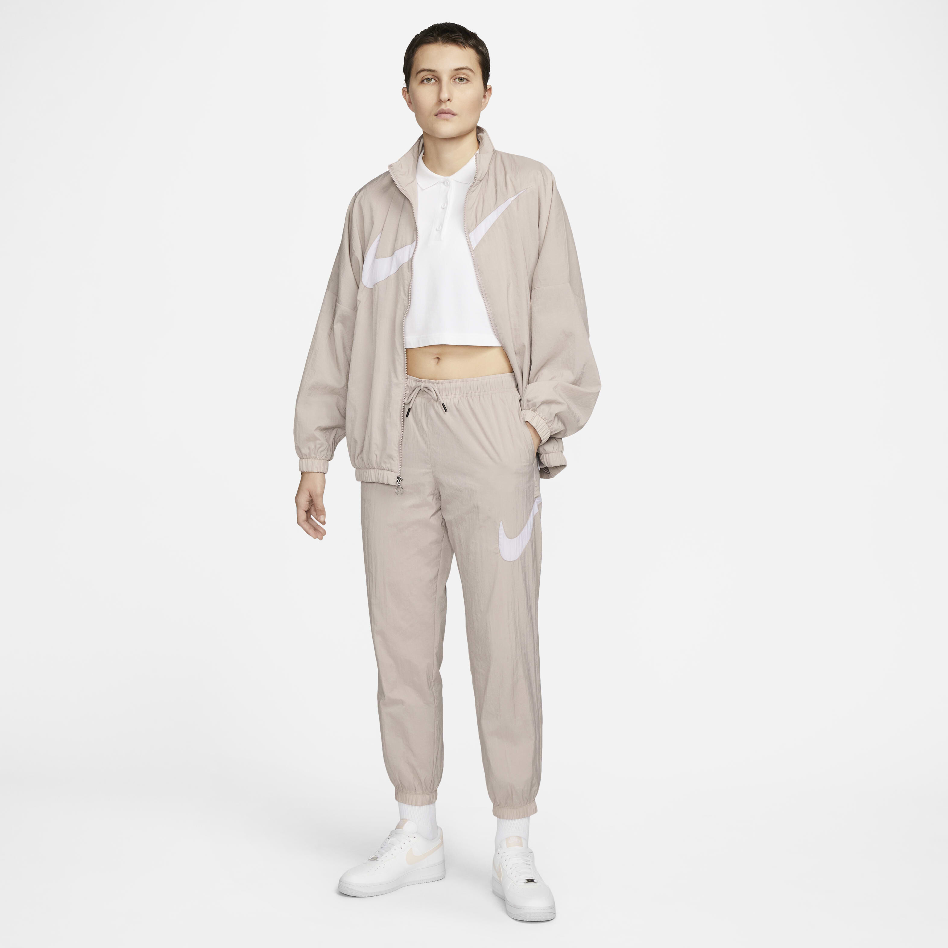 Nike Sportswear Essential image number 5