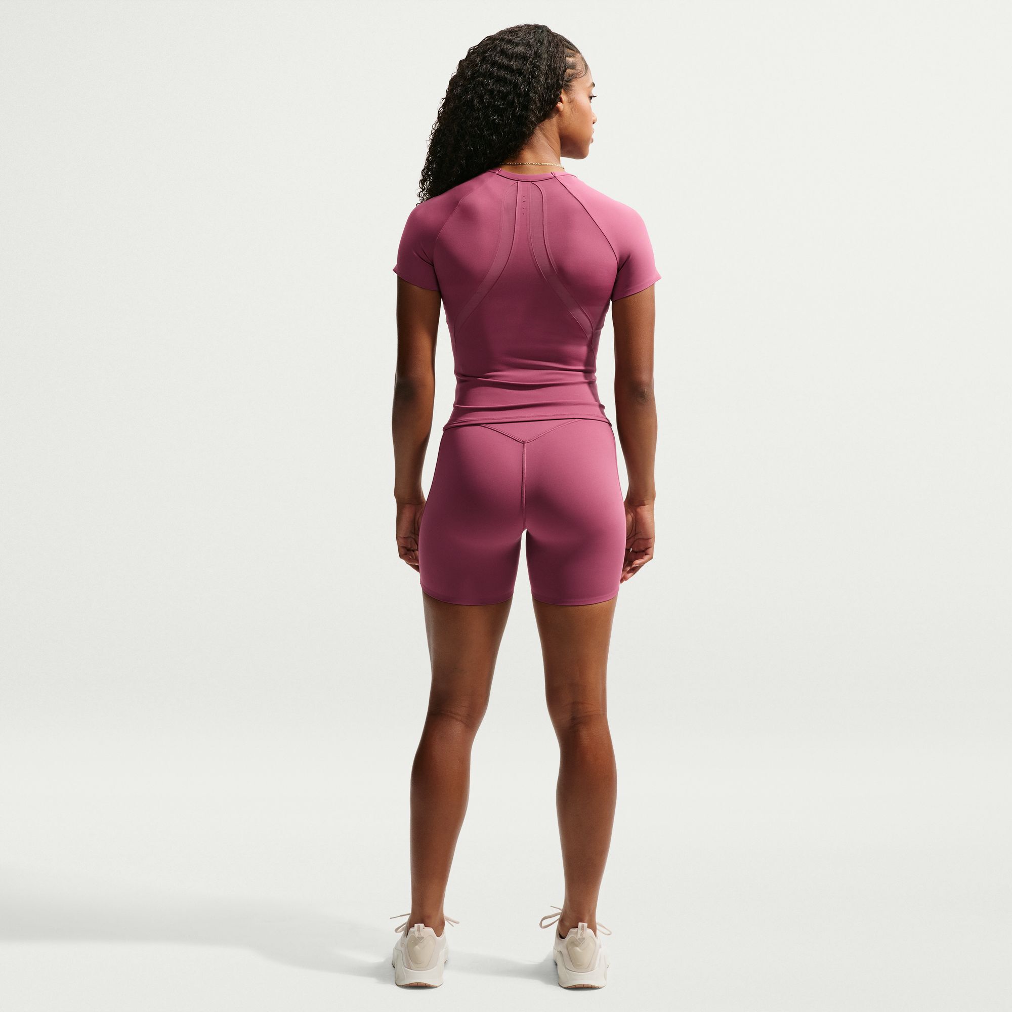 Nike Universa image number 1