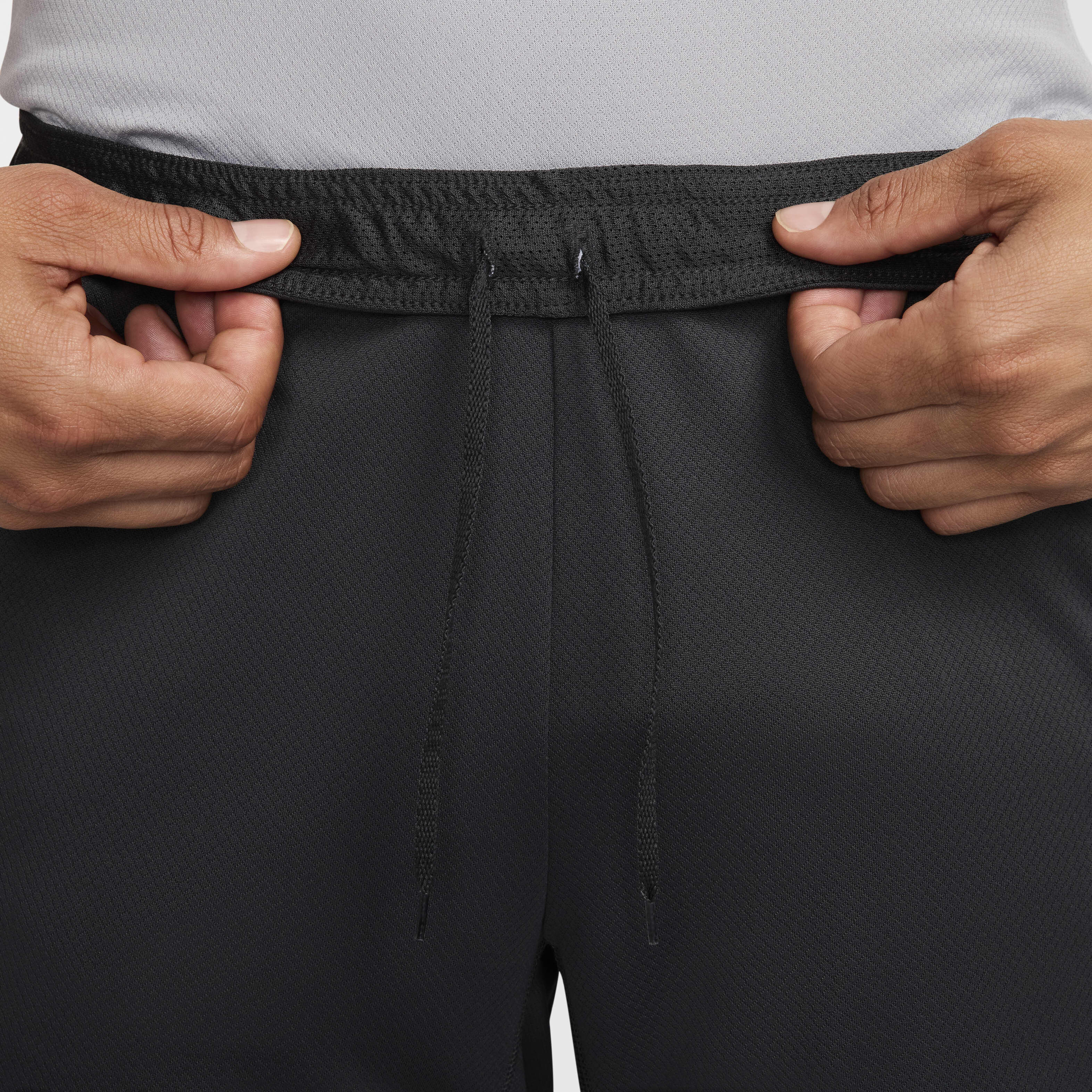 Liverpool F.C. Strike Third image number 3