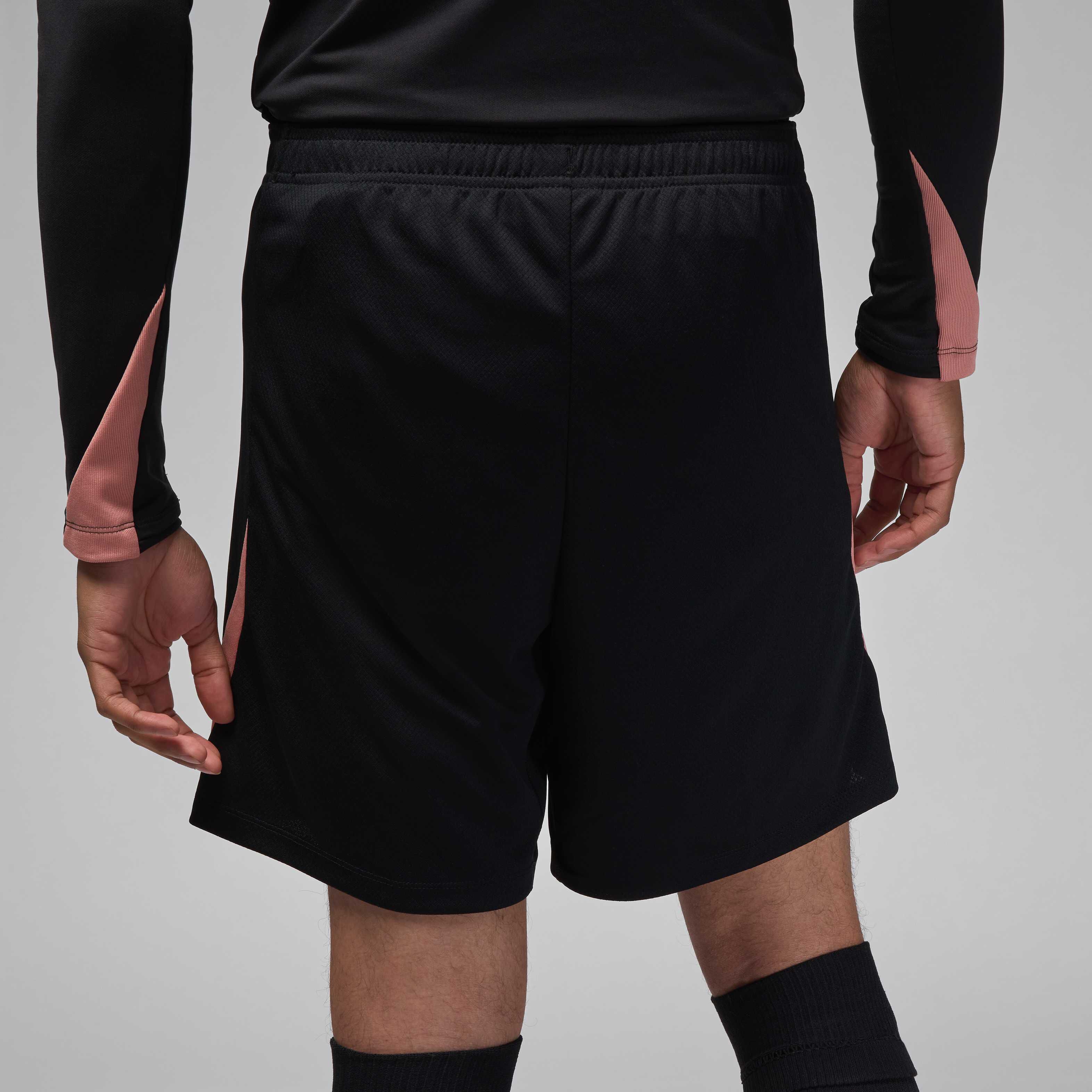 Paris Saint-Germain Strike Third image number 2